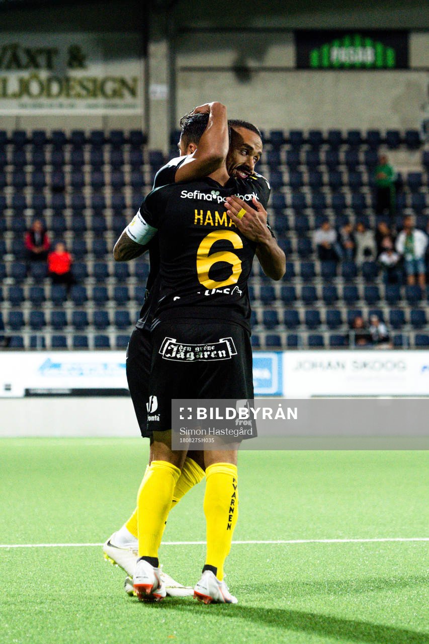 Hammarbys Jiloan Hamad jublar med Junes Barny
