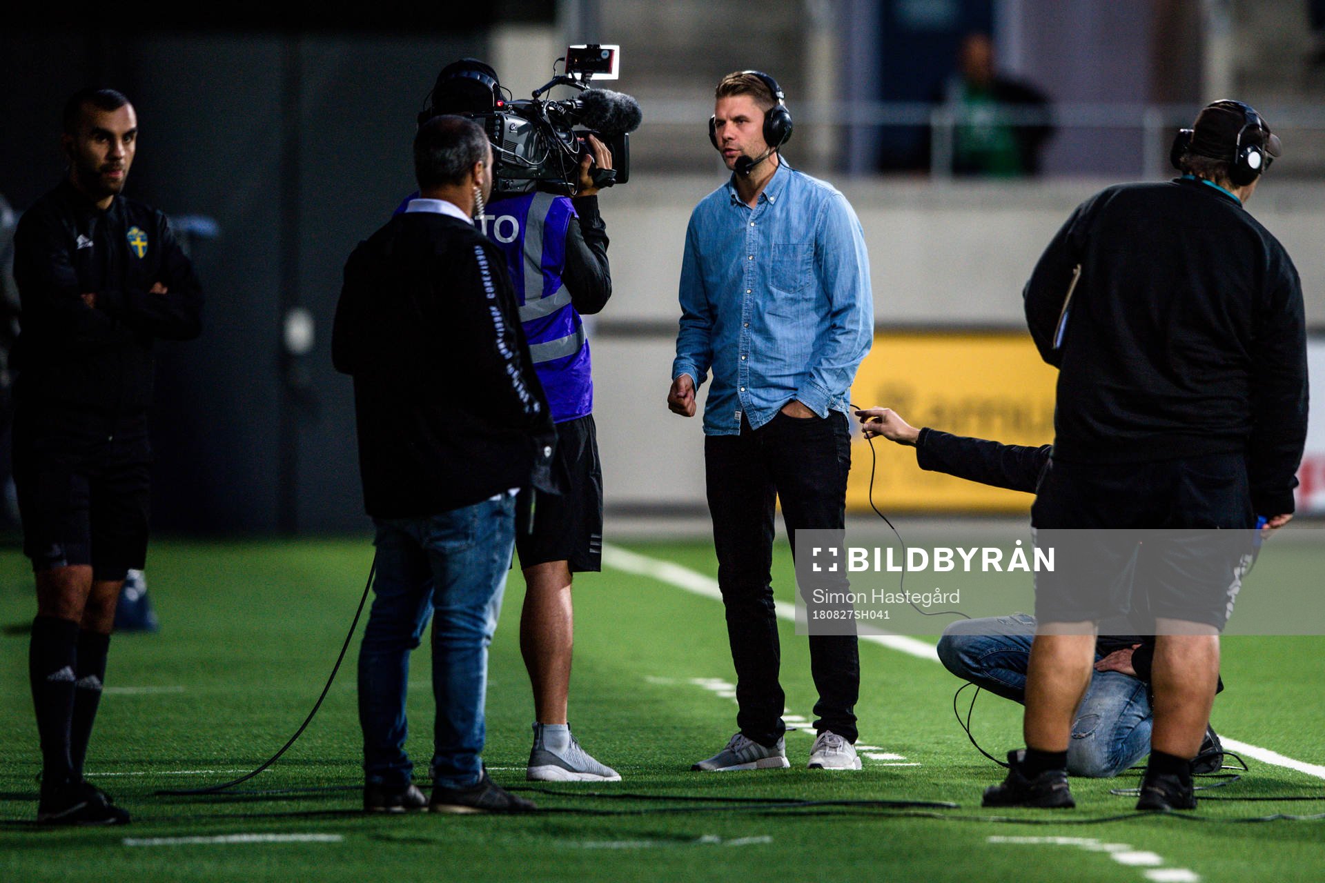 Dalkurds tränare Johan Sandahl intervjuas under fotbollsmatchen i Allsvenskan mellan Dalkurd och Hammarby den 27 augusti 2018 i Gävle.