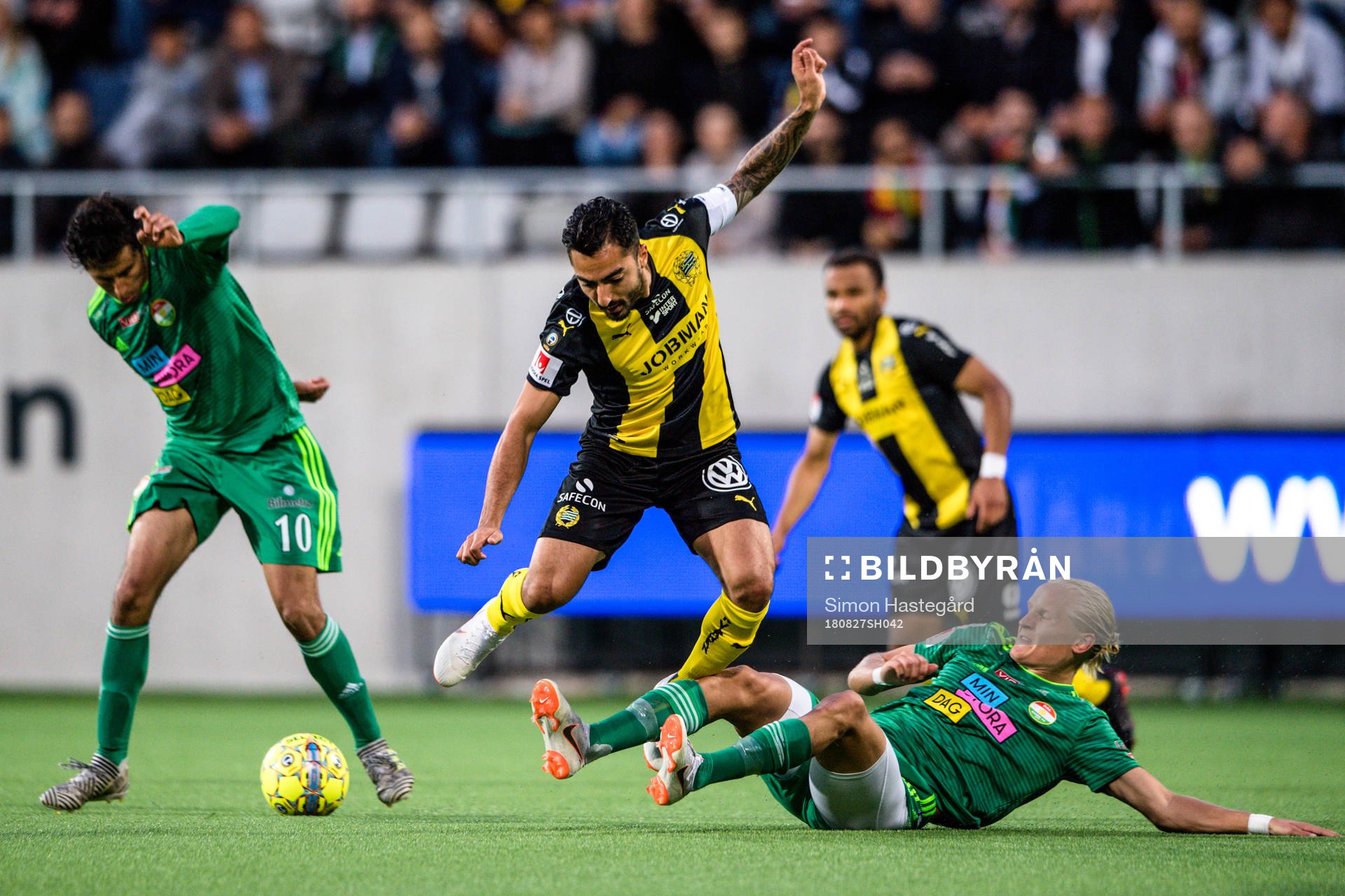Hammarbys Jiloan Hamad i en kamp mot Dalkurds Ahmad Awad