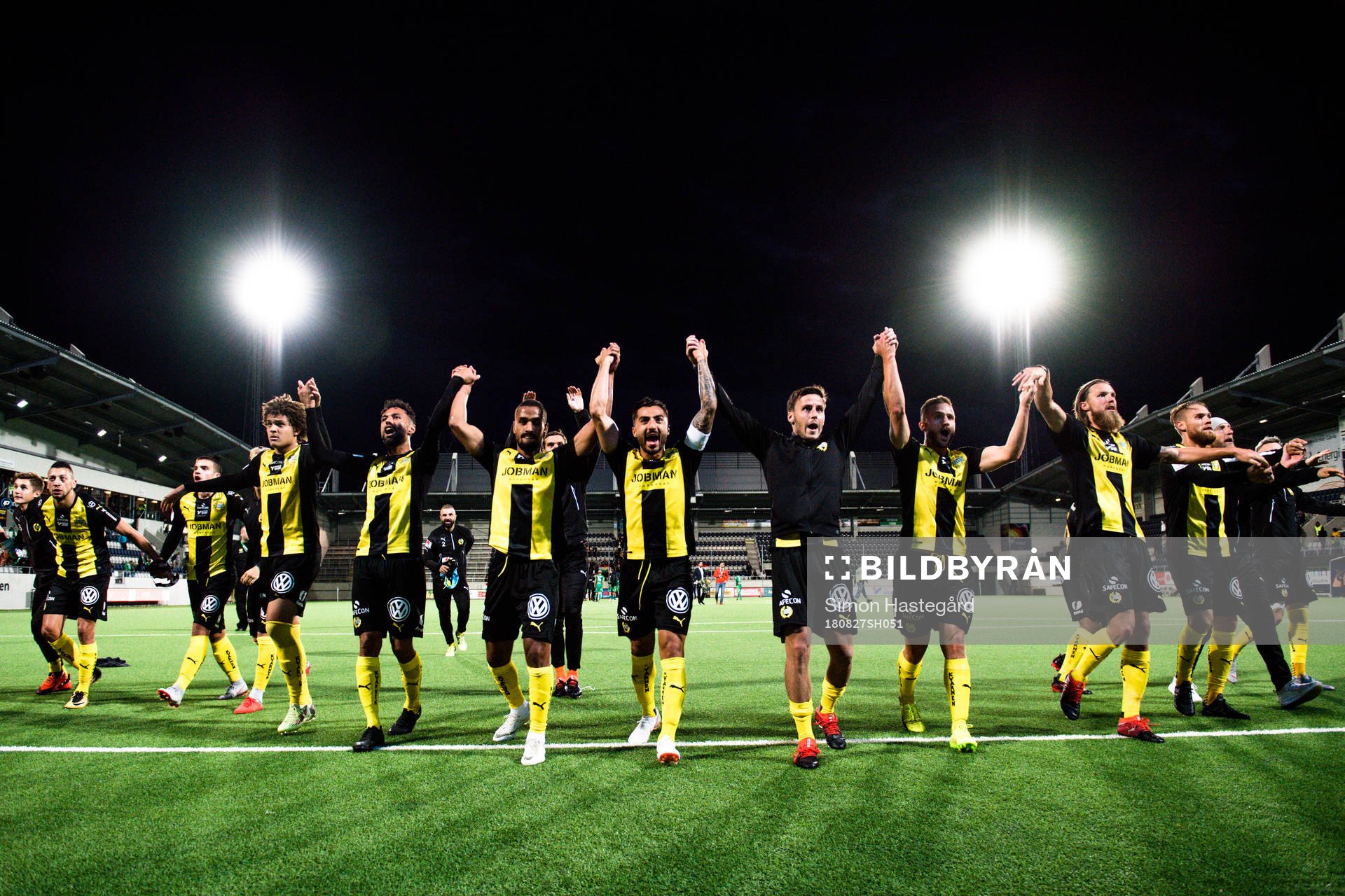 Hammarbys spelare jublar