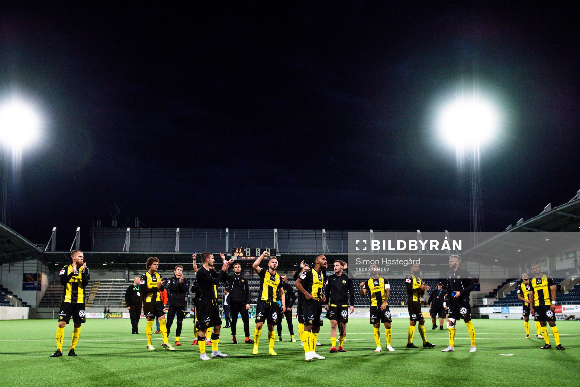 Hammarbys spelare jublar