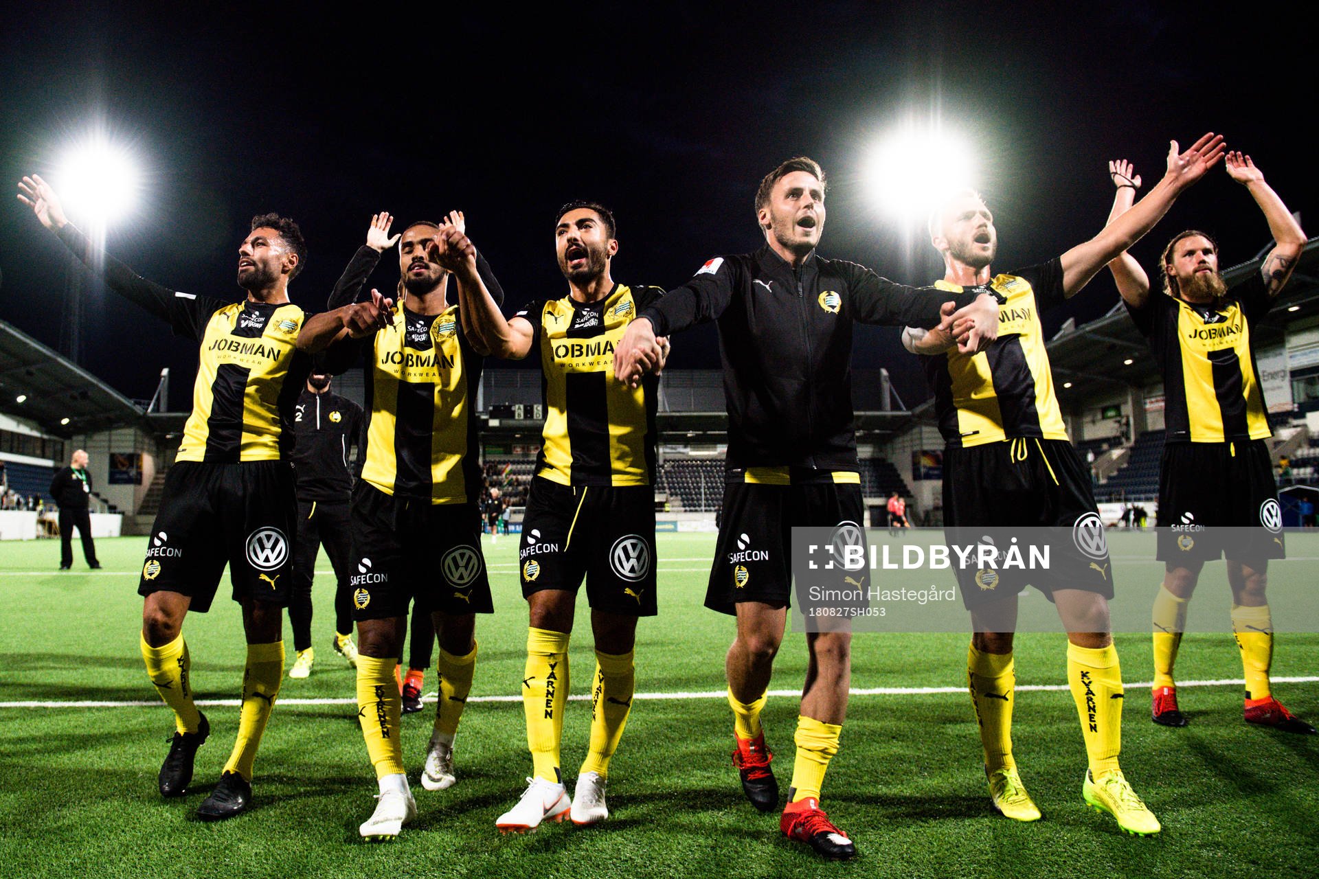 Hammarbys spelare jublar