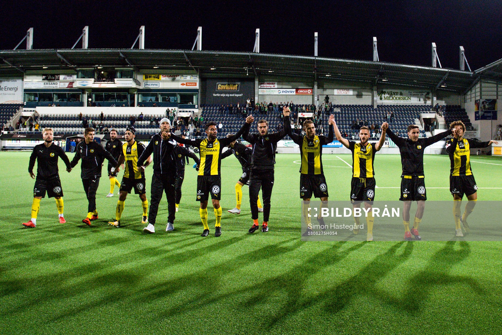 Hammarbys spelare jublar