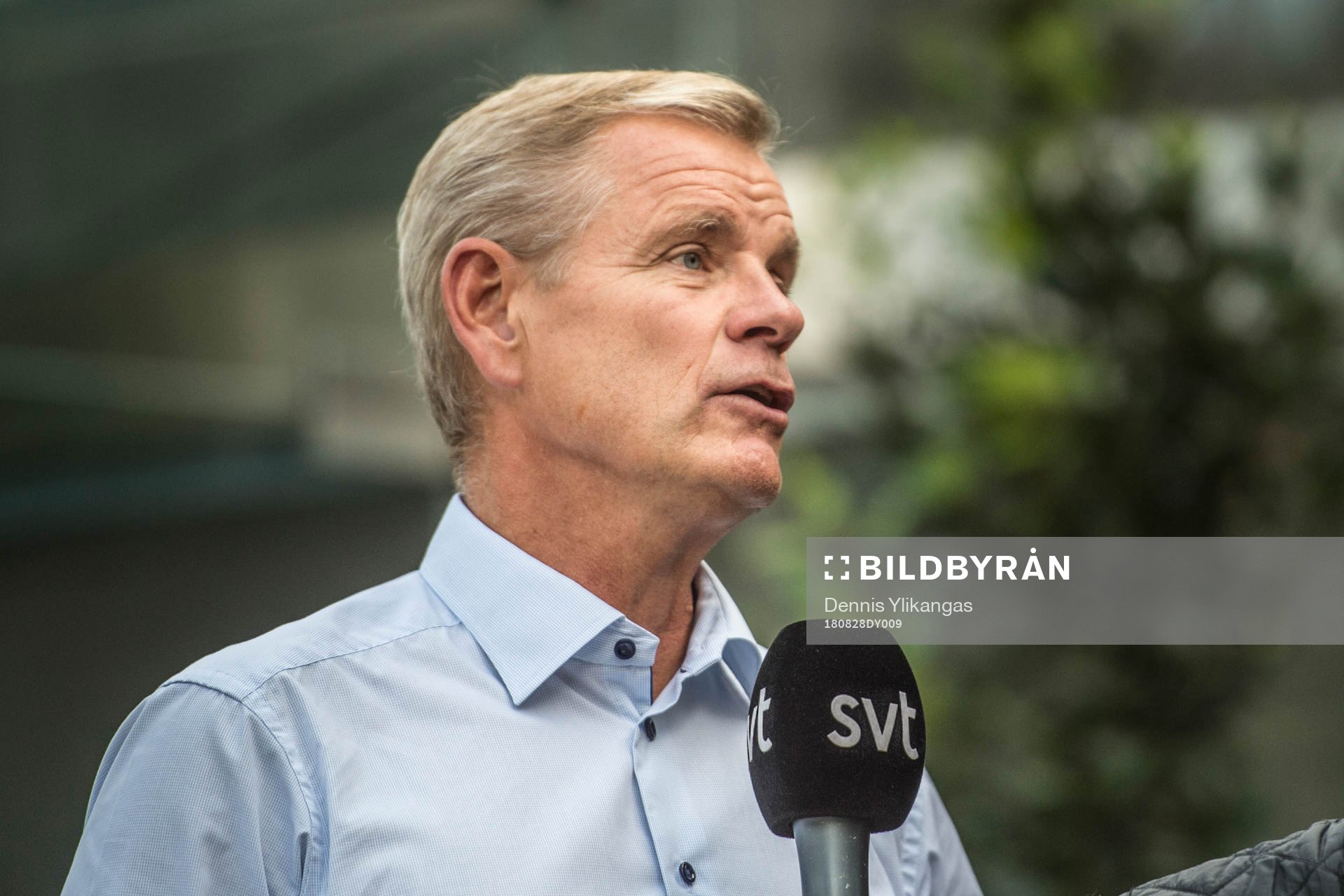 Håkan Loob blir intervjuad av SVT