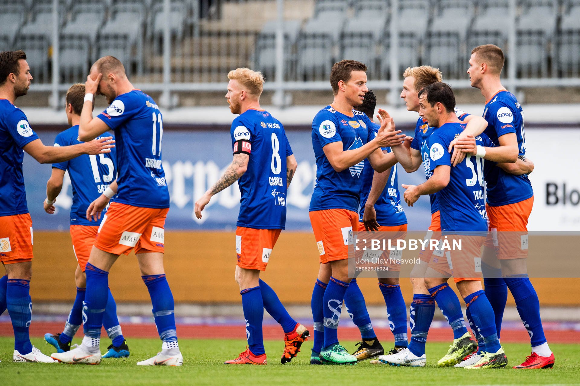 The players of Aalesund celebrate the 0-1 goal
