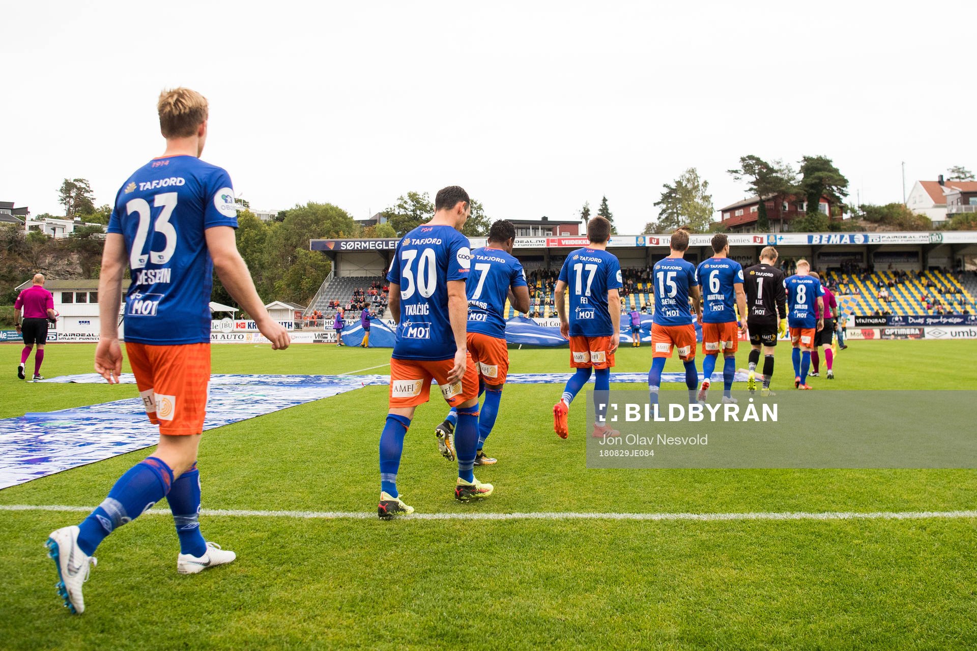 The players of Aalesund enter the pitch