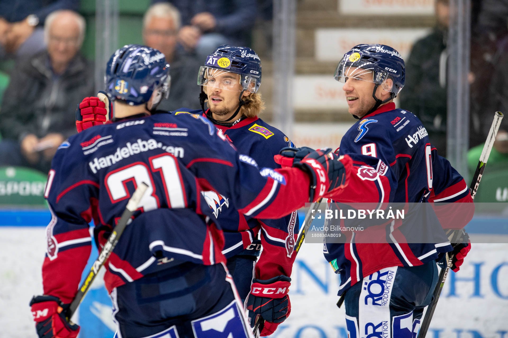 Linköpings Adam Brodecki jublar med lagkamrater