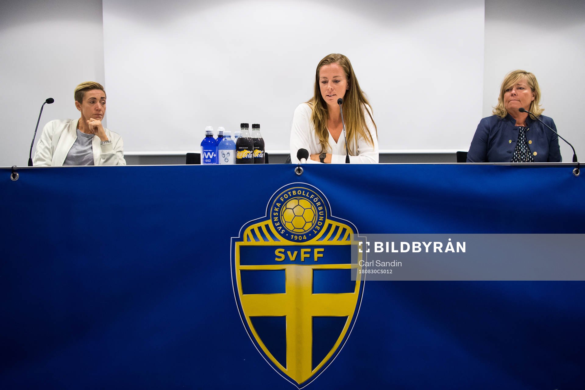 Lotta Schelin tillsammans med Therese Sjögran, sportchef i Rosengård, och landslagschefen Marika Domanski Lyfors, under en presskonferens den 30 augusti 2018 i Göteborg.