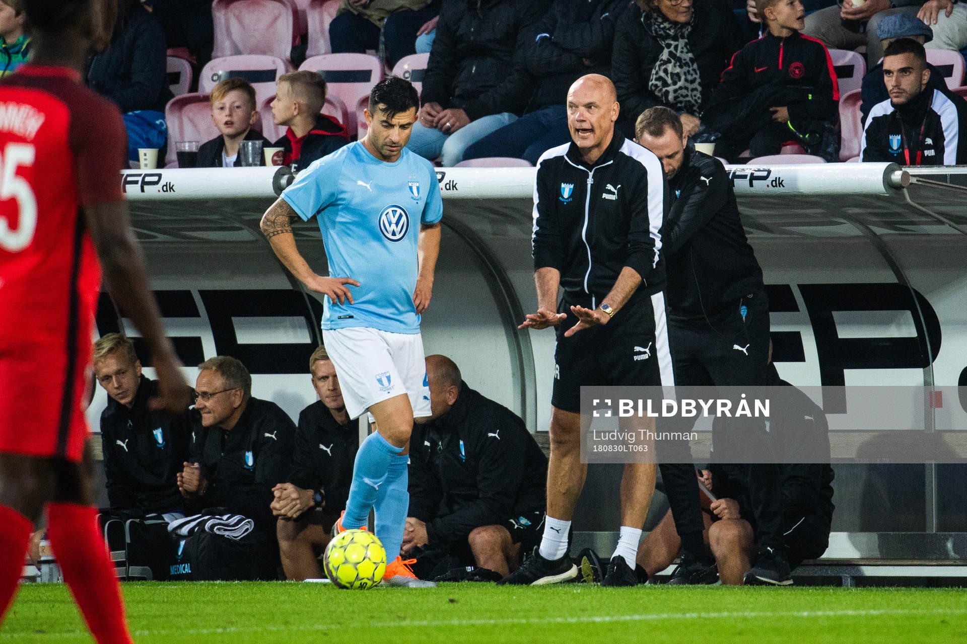 Head coach Uwe Rösler and Behrang Safari of Malmö FF