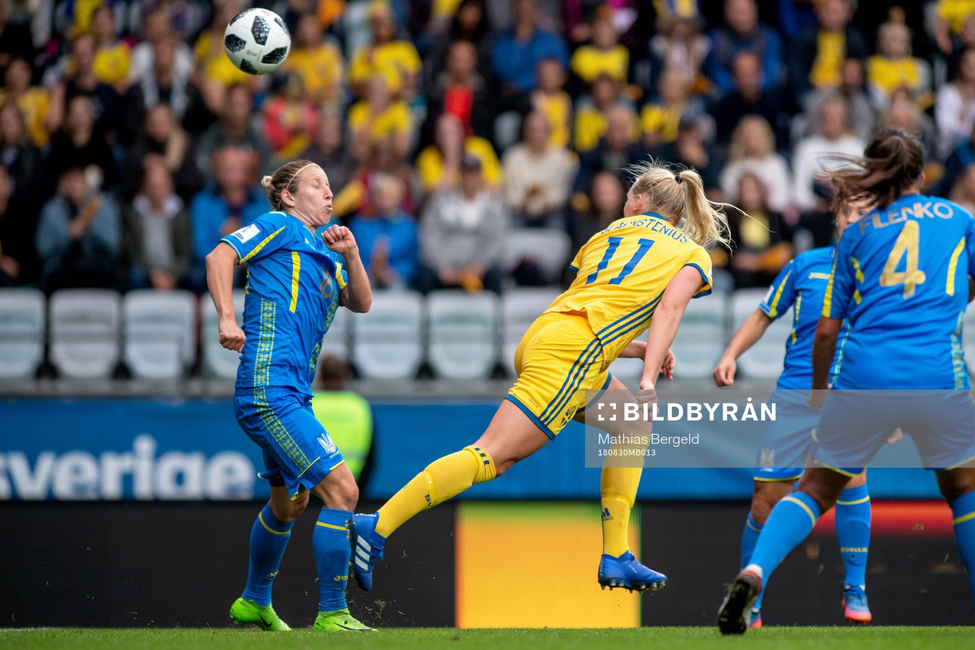 Ukrainas Iryna Vasliuk och Sveriges Stina Blackstenius