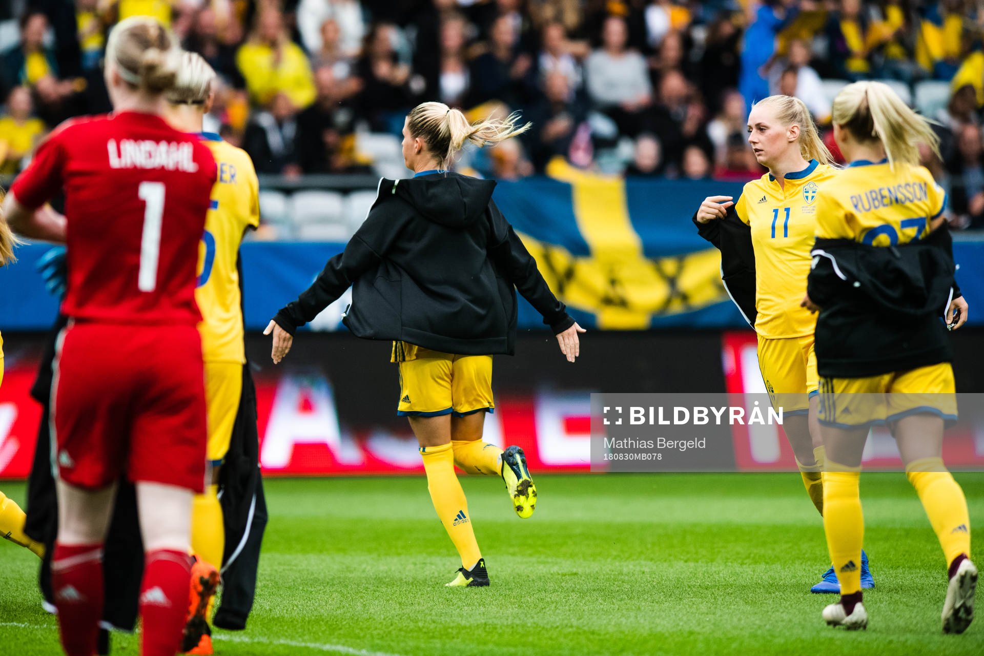 Sveriges Olivia Schough och Stina Blackstenius
