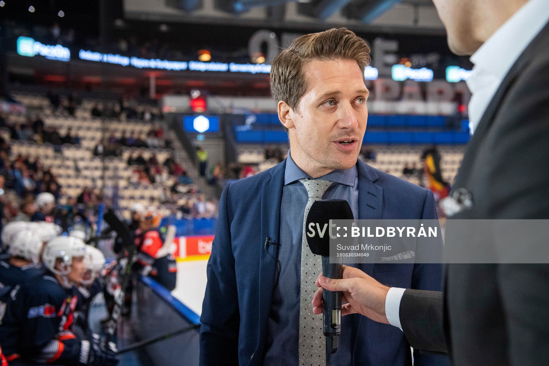 Head Coach  Sam Hallam of Växjö interviewed by SVTs