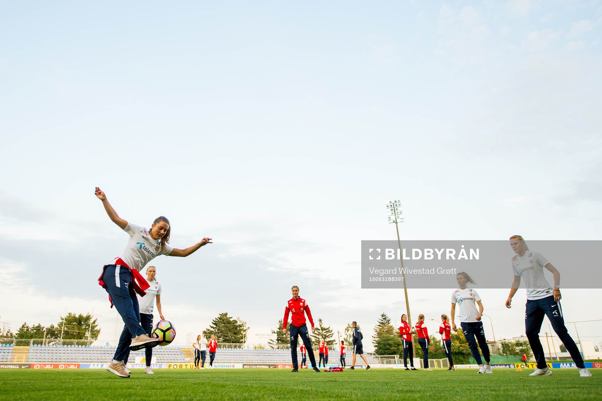 Vilde Bøe Risa and the players of Norway