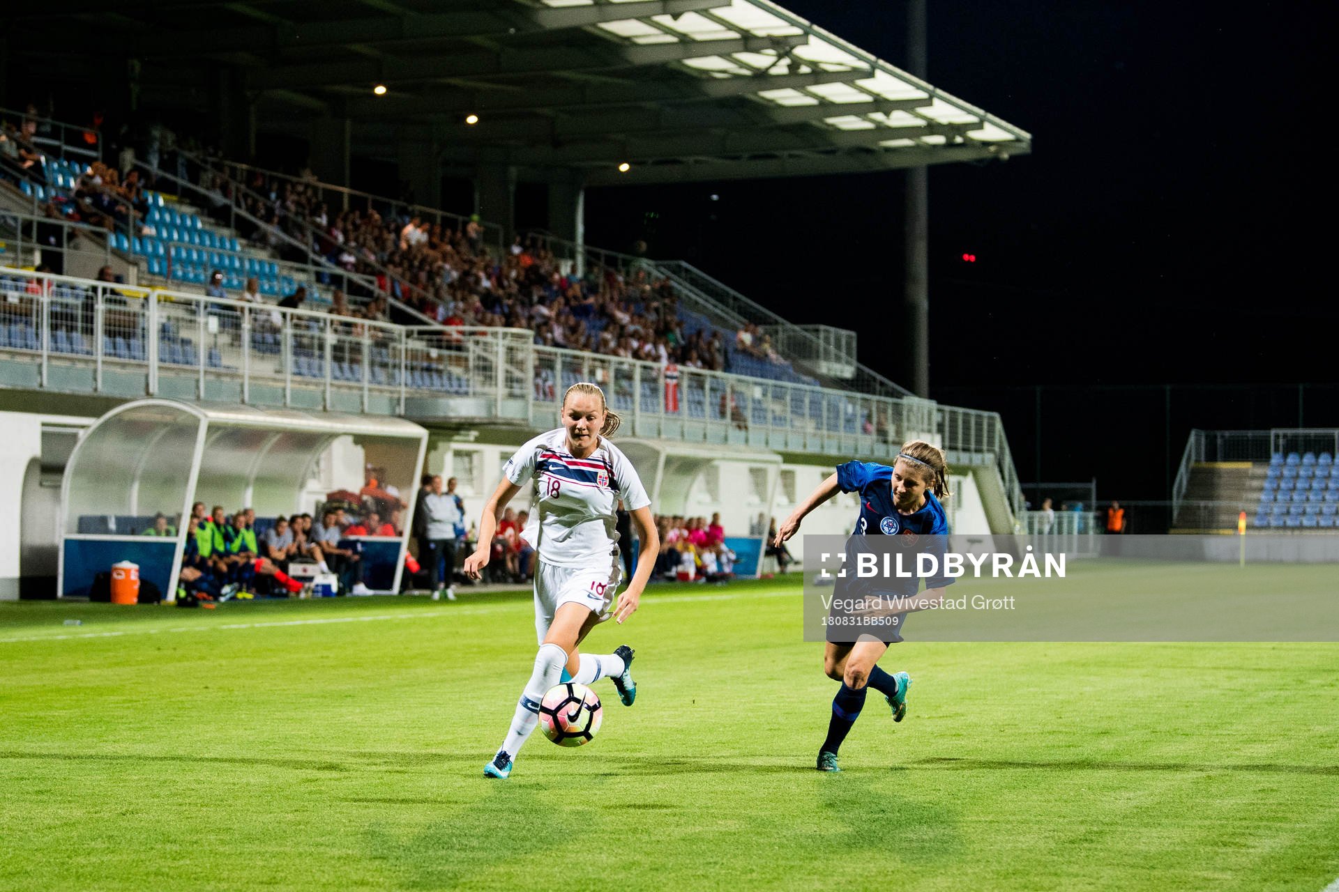 Frida Maanum of Norway and Alexandra Holla of Slovakia