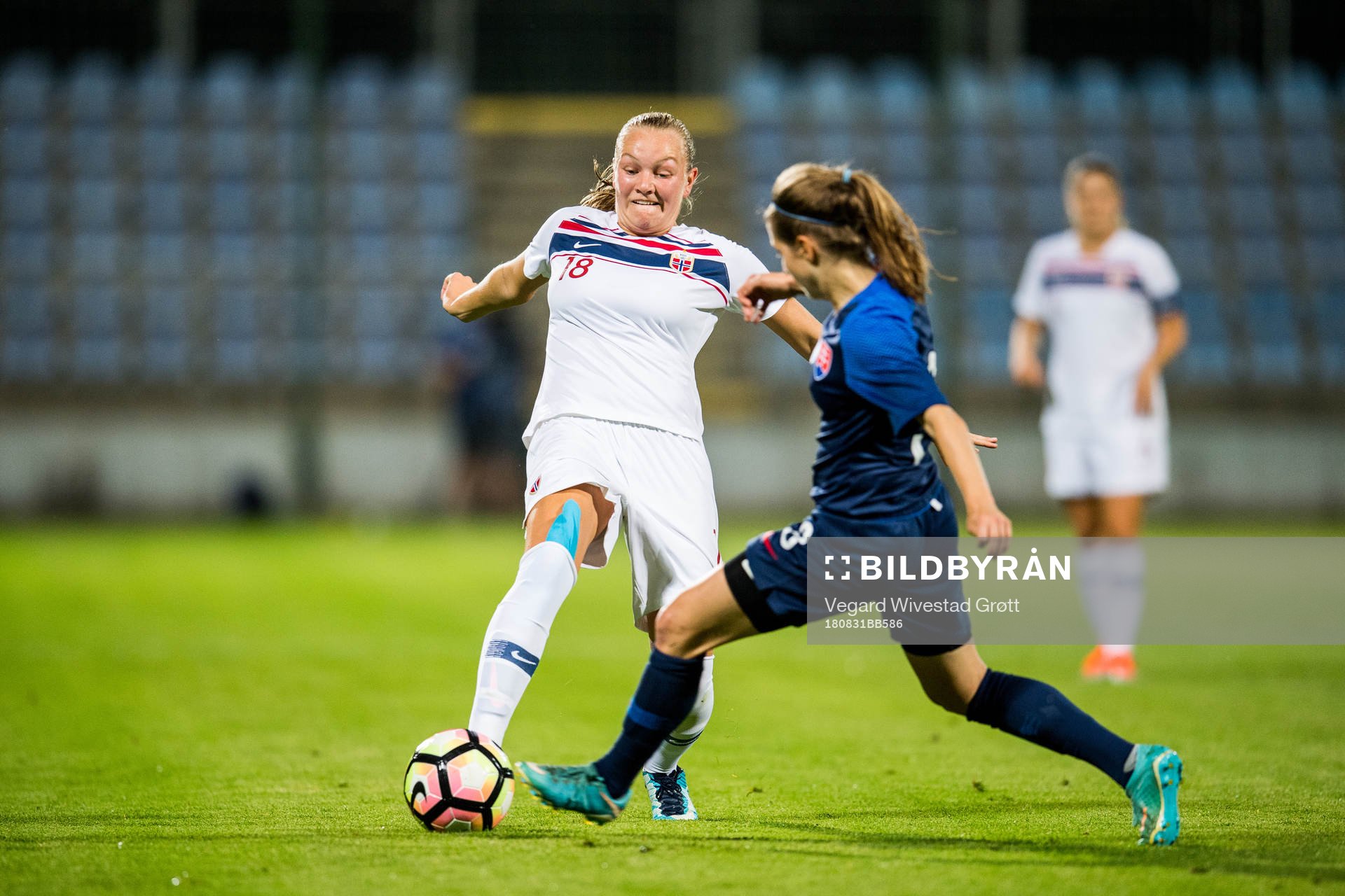 Frida Maanum of Norway and Alexandra Holla of Slovakia
