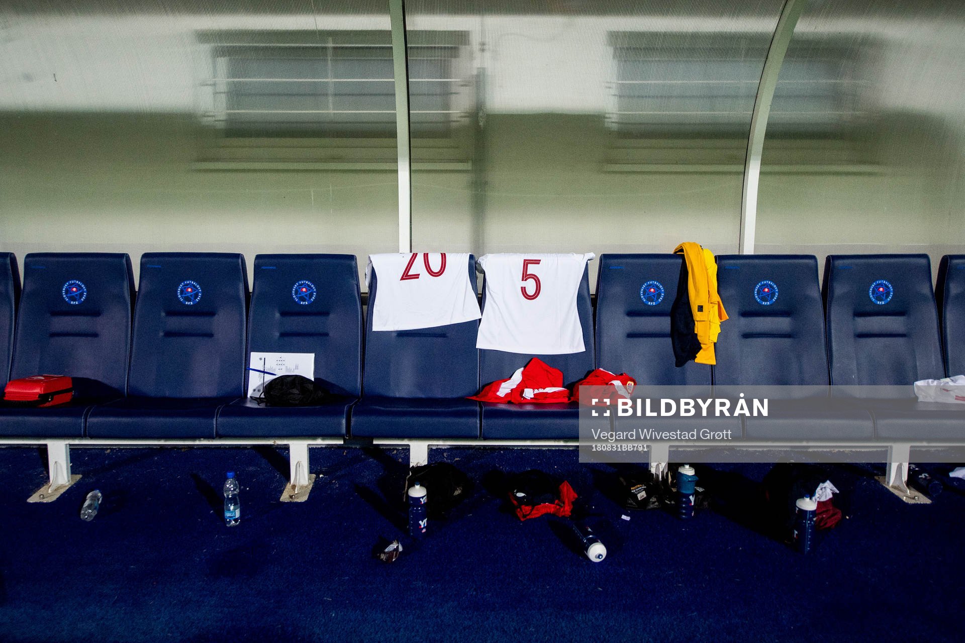 The shirts of Emilie Bosshard Haavi and Synne Skinnes