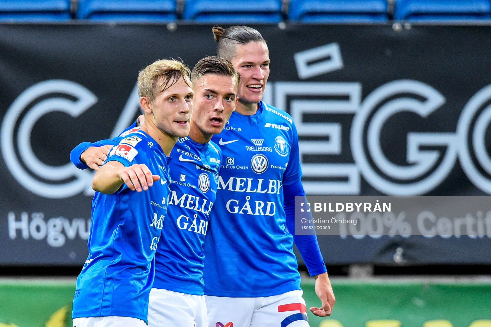 Trelleborgs Felix Hörberg jublar med lagkamrater