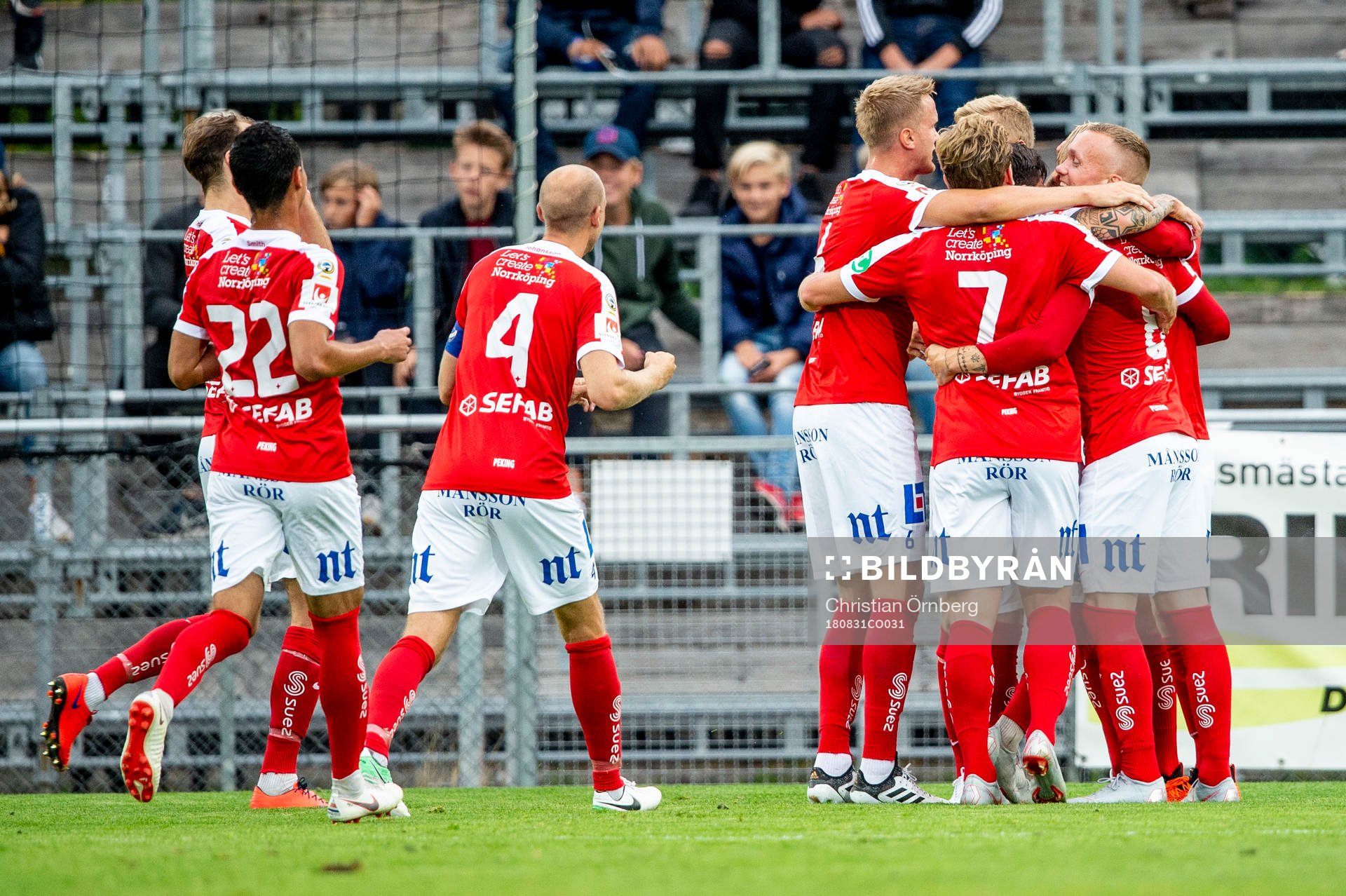 Jubel i Norrköping efter 0-1 under fotbollsmatchen i Allsvenskan mellan Trelleborg och IFK Norrköping den 31 augusti 2018 i Trelleborg.