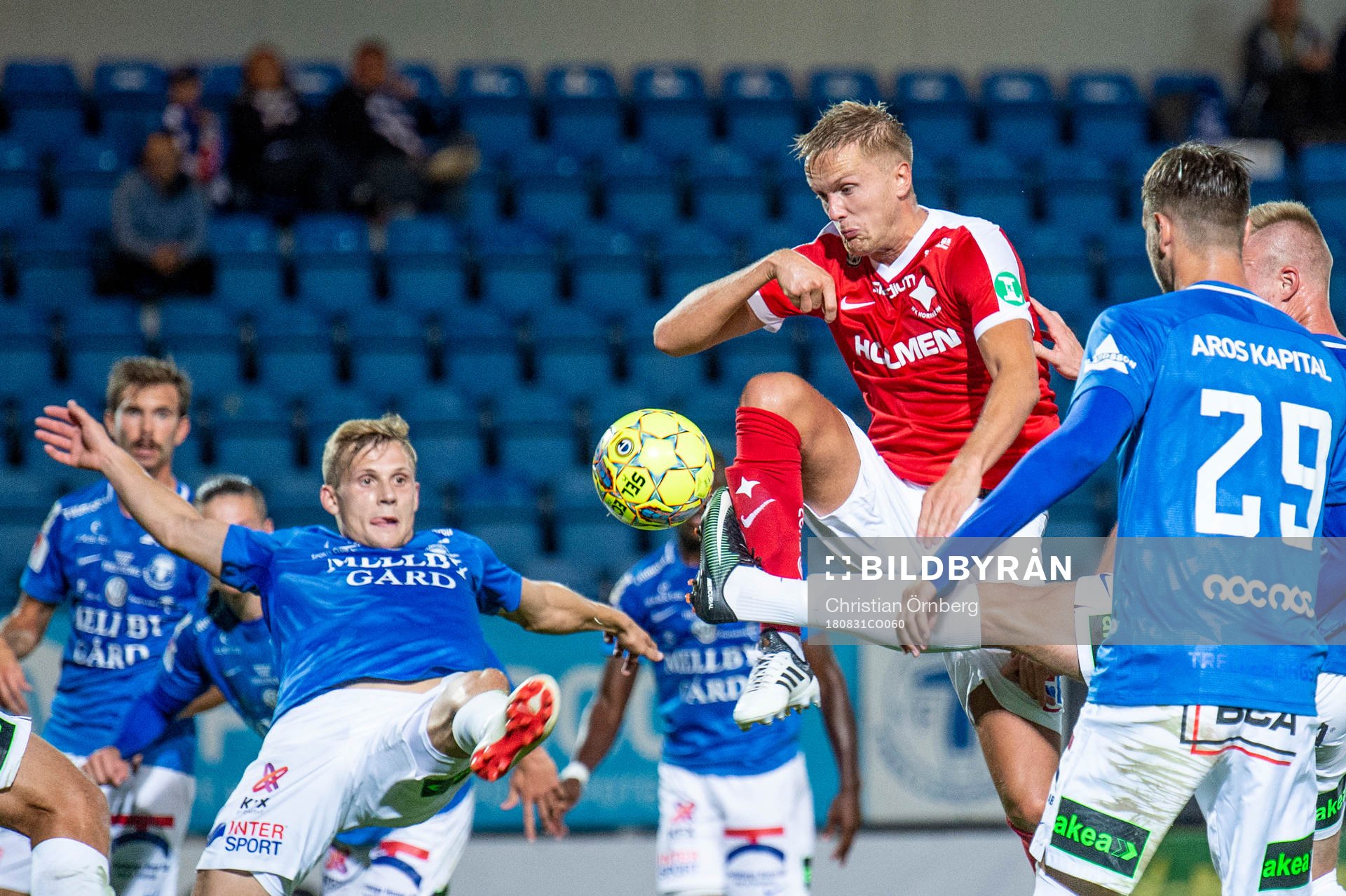 Norrköpings Kasper Larsen mot Trelleborgs Erik Andersson,