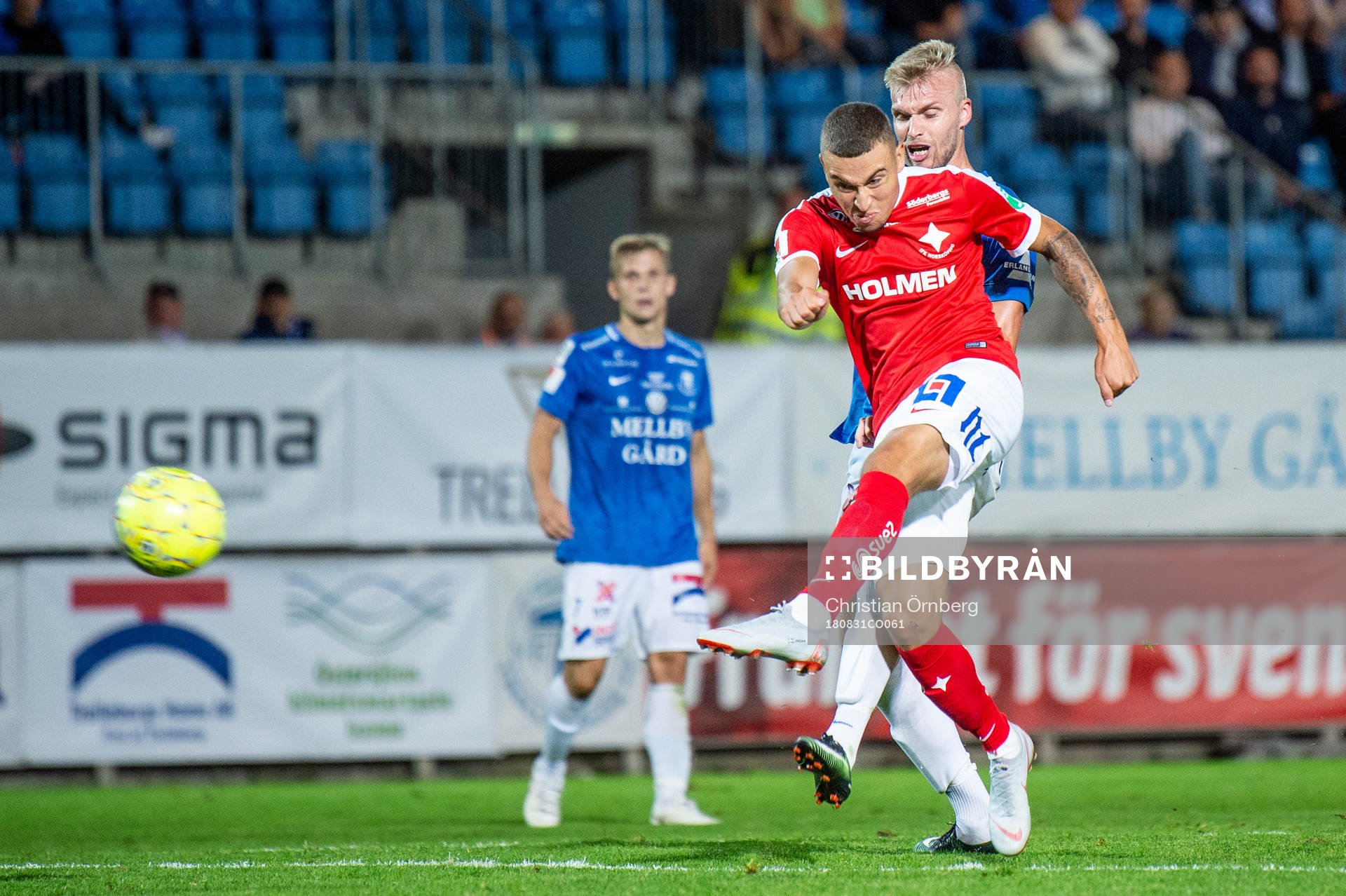 Norrköpings Jordan Larsson mot Trelleborgs Robin Nilsson