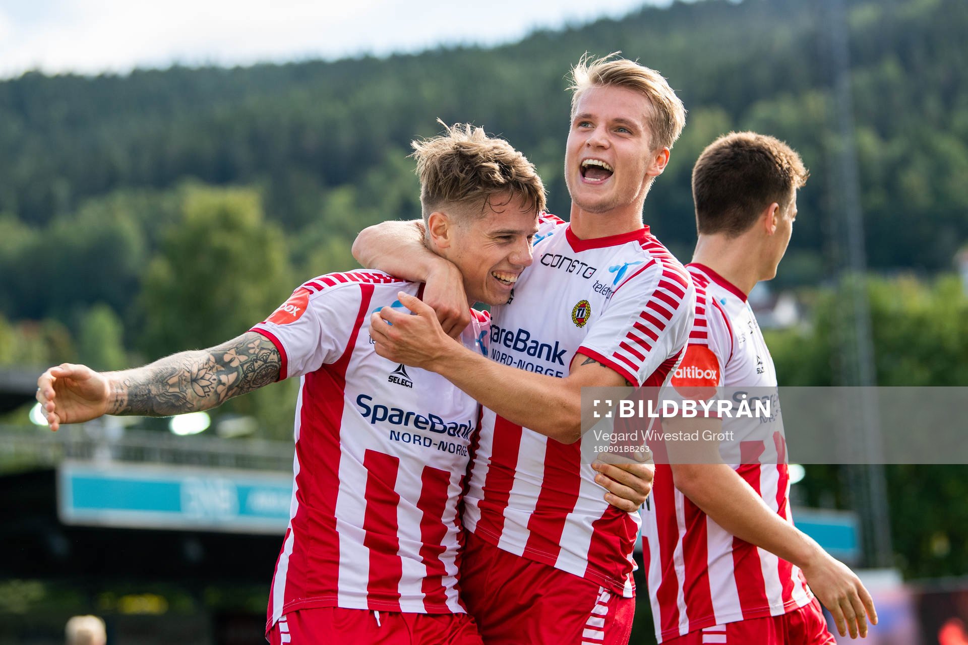 Robert Taylor of Tromsø and Mikael Nord Ingebrigtsen of