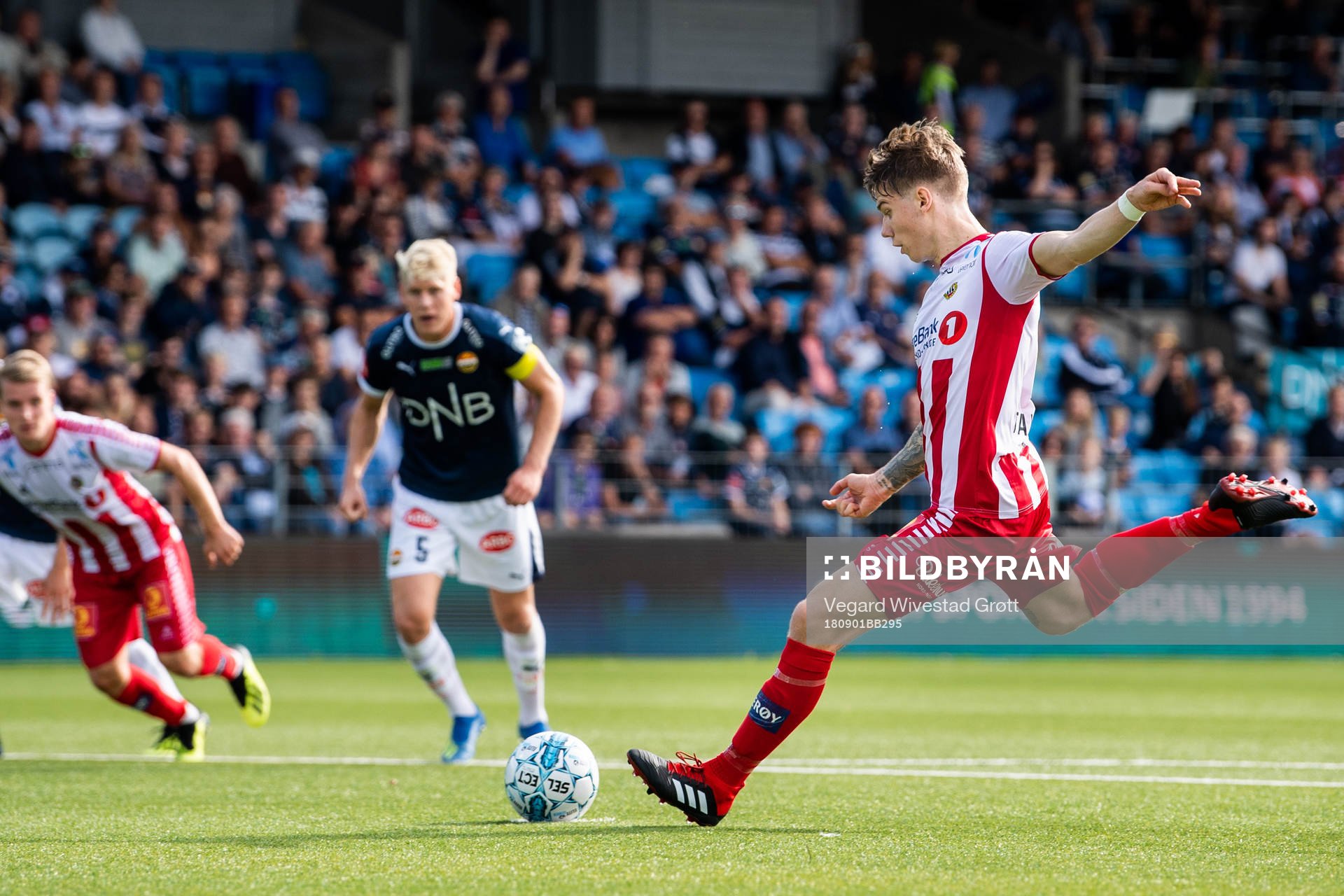Robert Taylor of Tromsø scores 1-2
