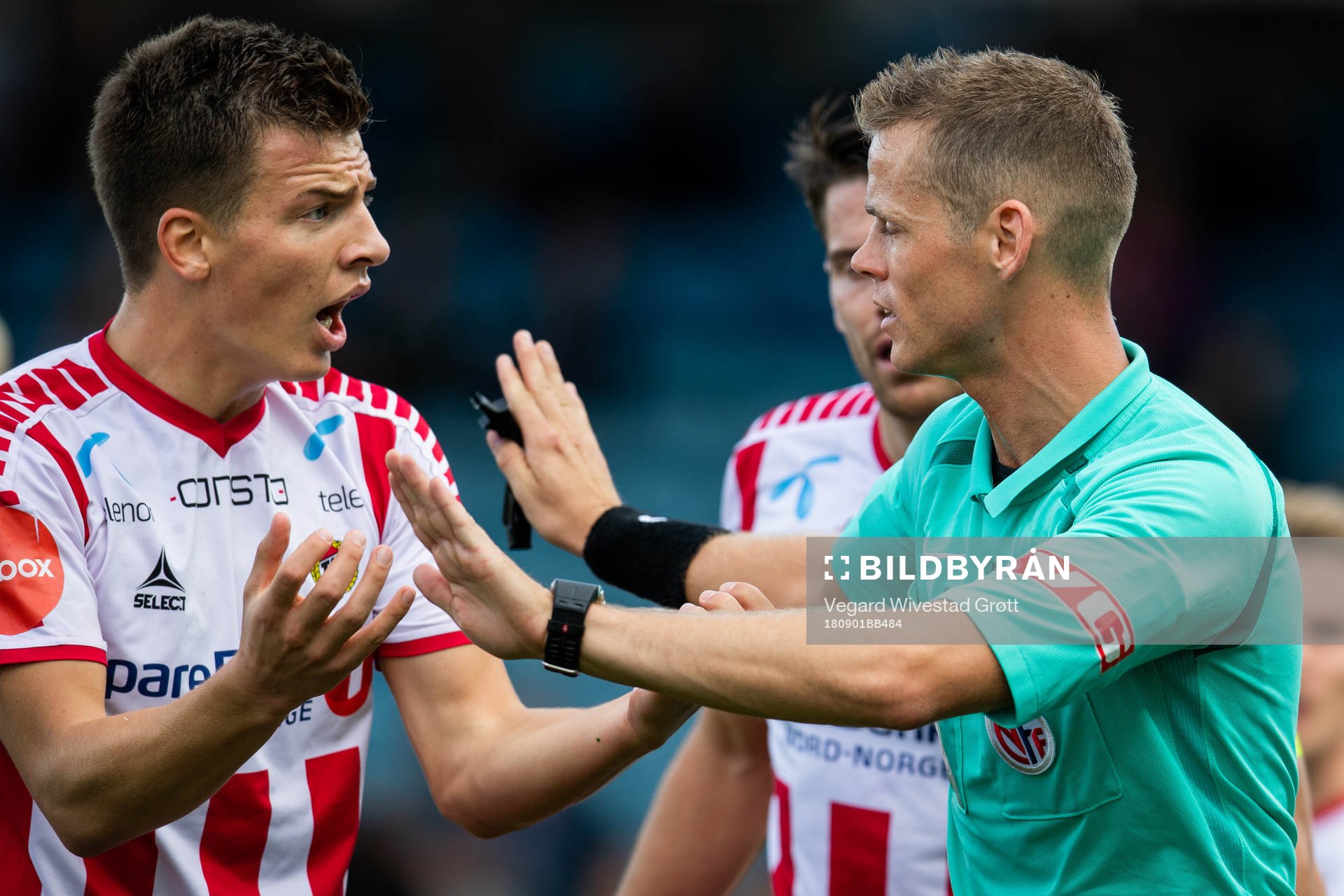 Jostein Gundersen of Tromsø and referee Sigurd Smehus