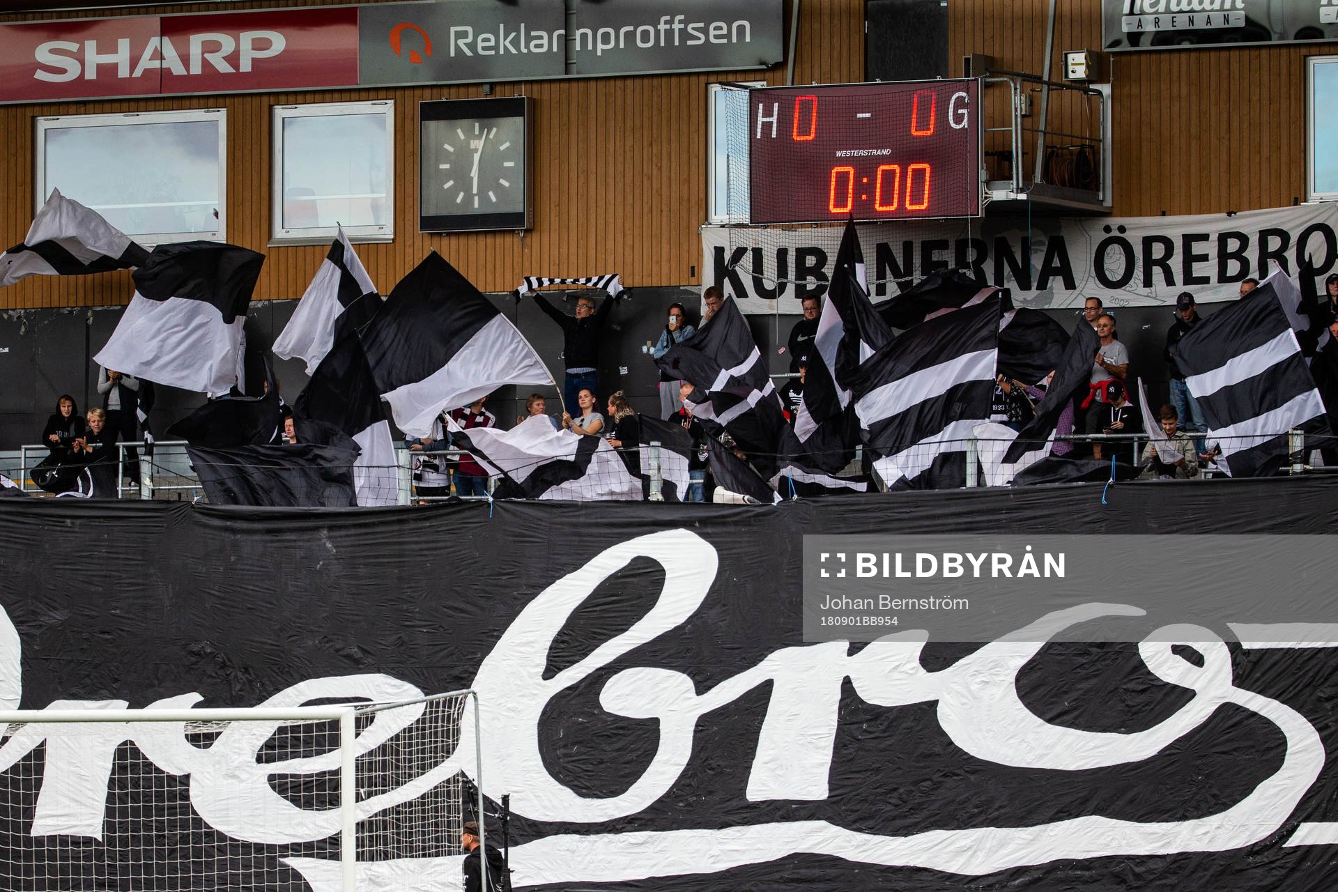Örebros supportrar innan fotbollsmatchen i Allsvenskan