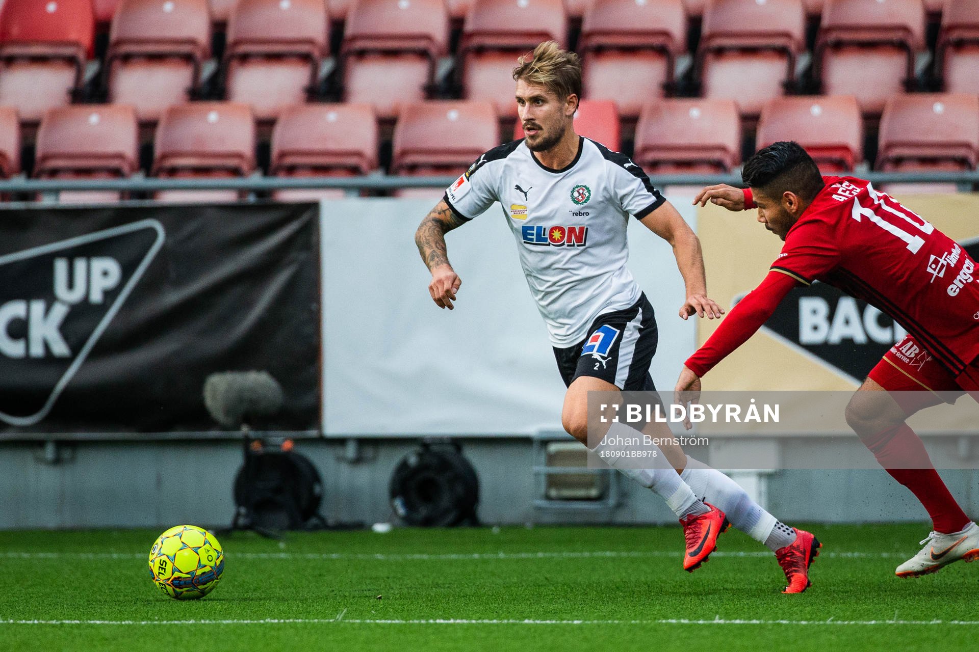 Örebros Daniel Björnkvist och Östersunds Hosam Aiesh