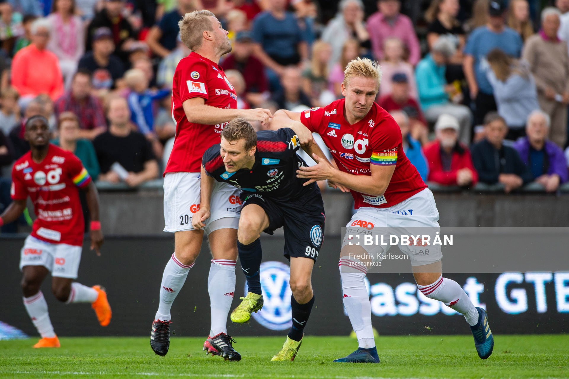Helsingborgs Andri Runar Bjarnason och Degerfors Oliver Ekroth under fotbollsmatchen i superettan mellan Degerfors och Helsingborg den 1 september i Degerfors.