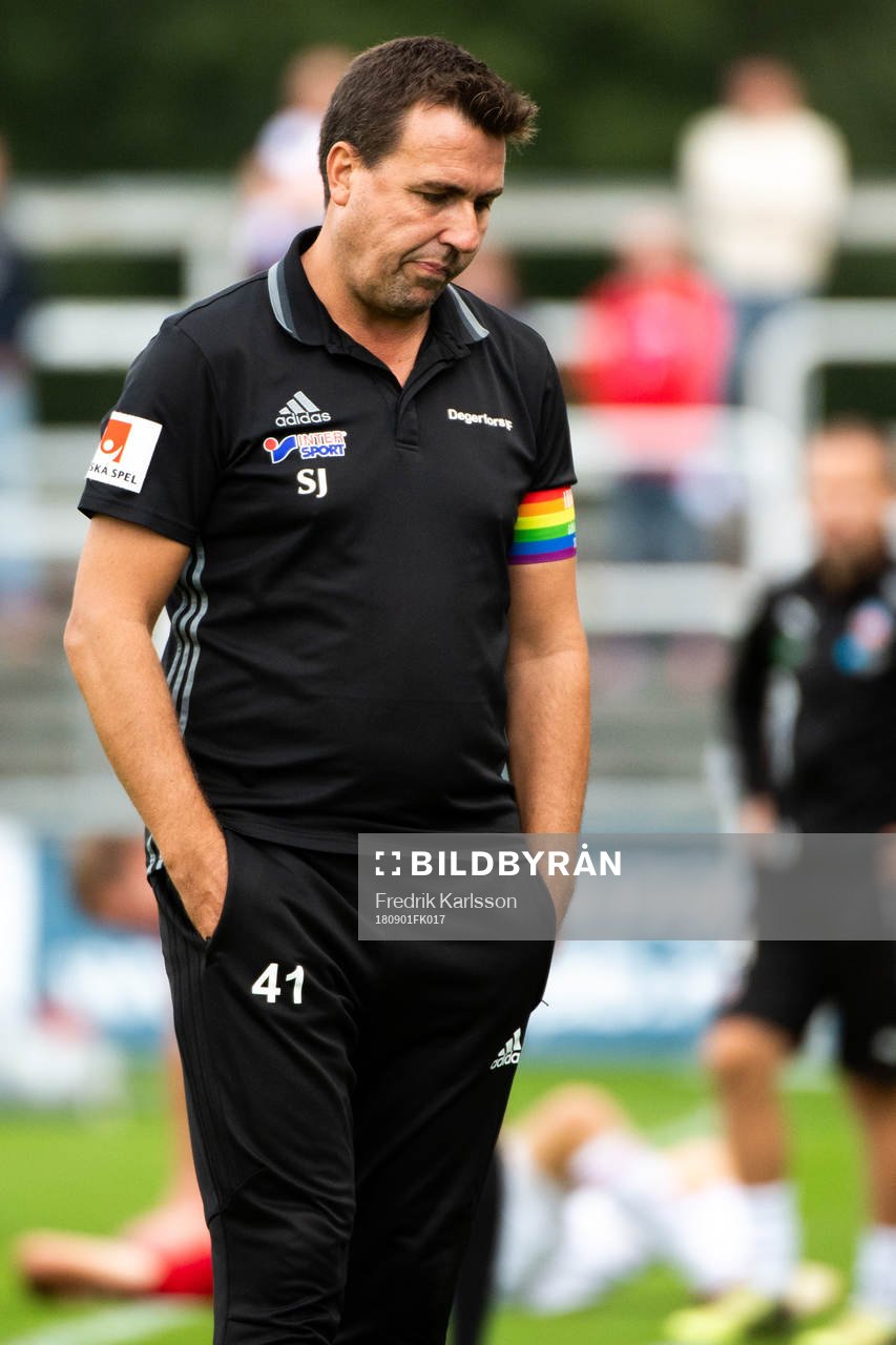 Degerfors tränare Stefan Jacobsson deppar