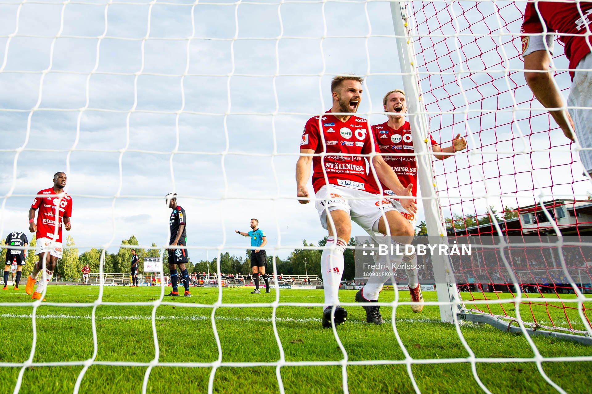 Degerfors Erik Björndahl och Viktor Götesson jublar