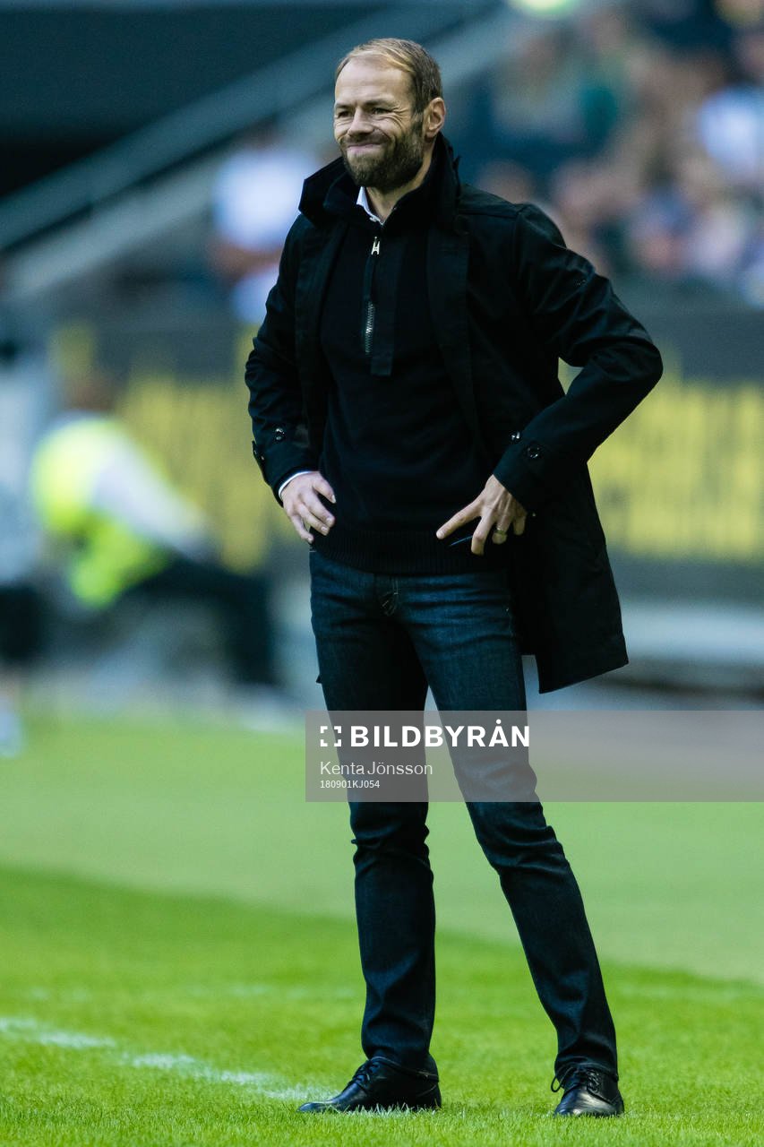 Häckens tränare Andreas Alm grimaserar