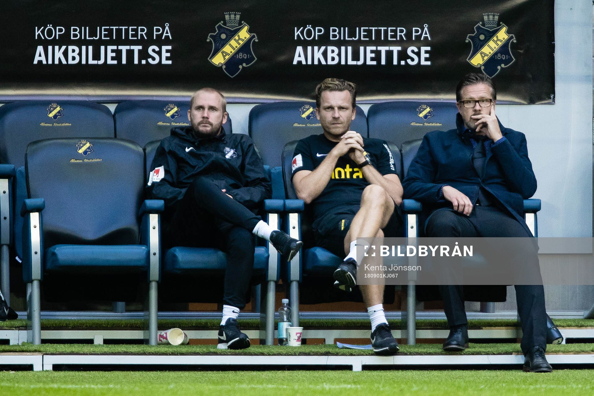 s tränare Rikard Norling (h) med assisterande tränare
