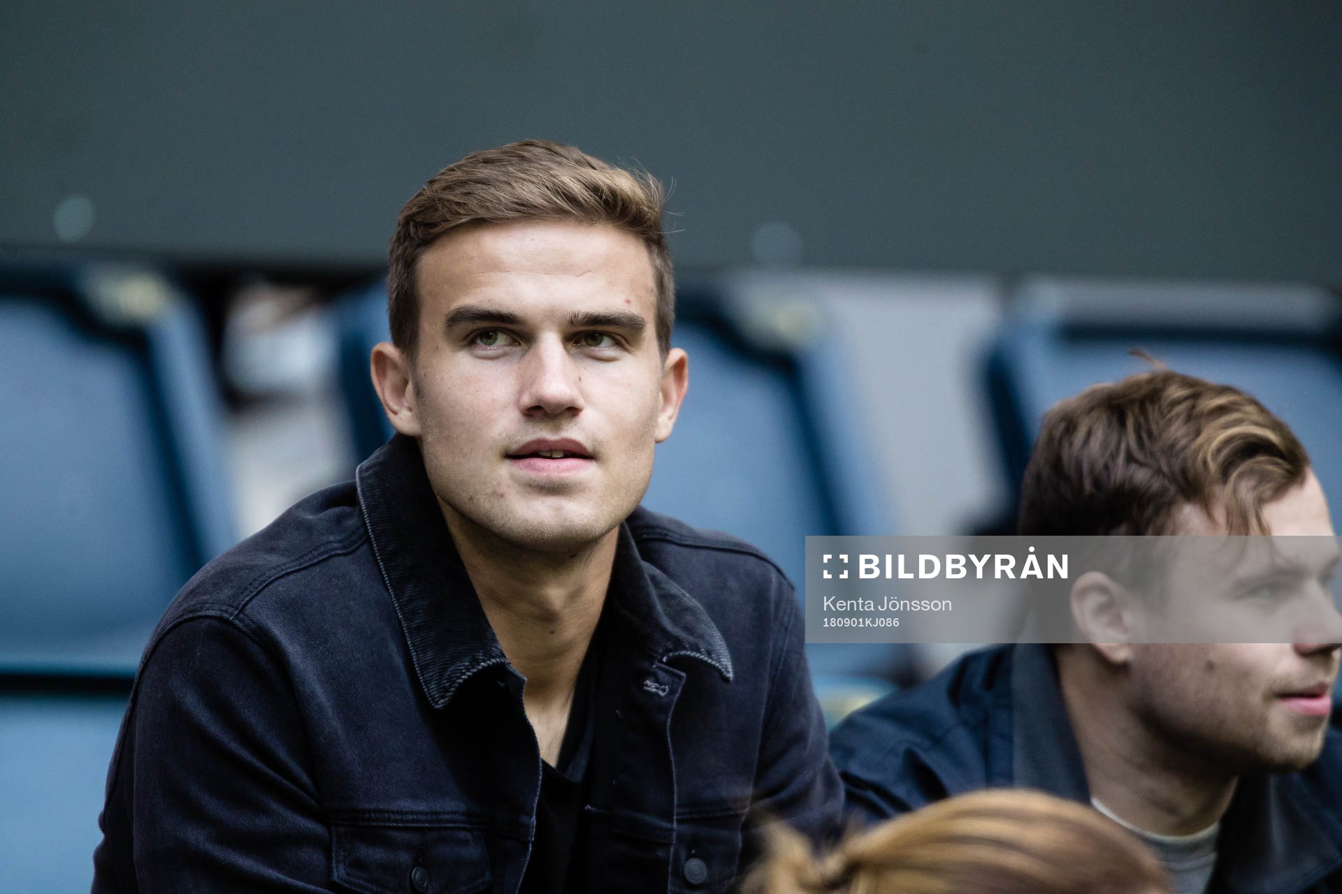 Dalkurds Eero Markkanen (fd AIK) på läktaren innan