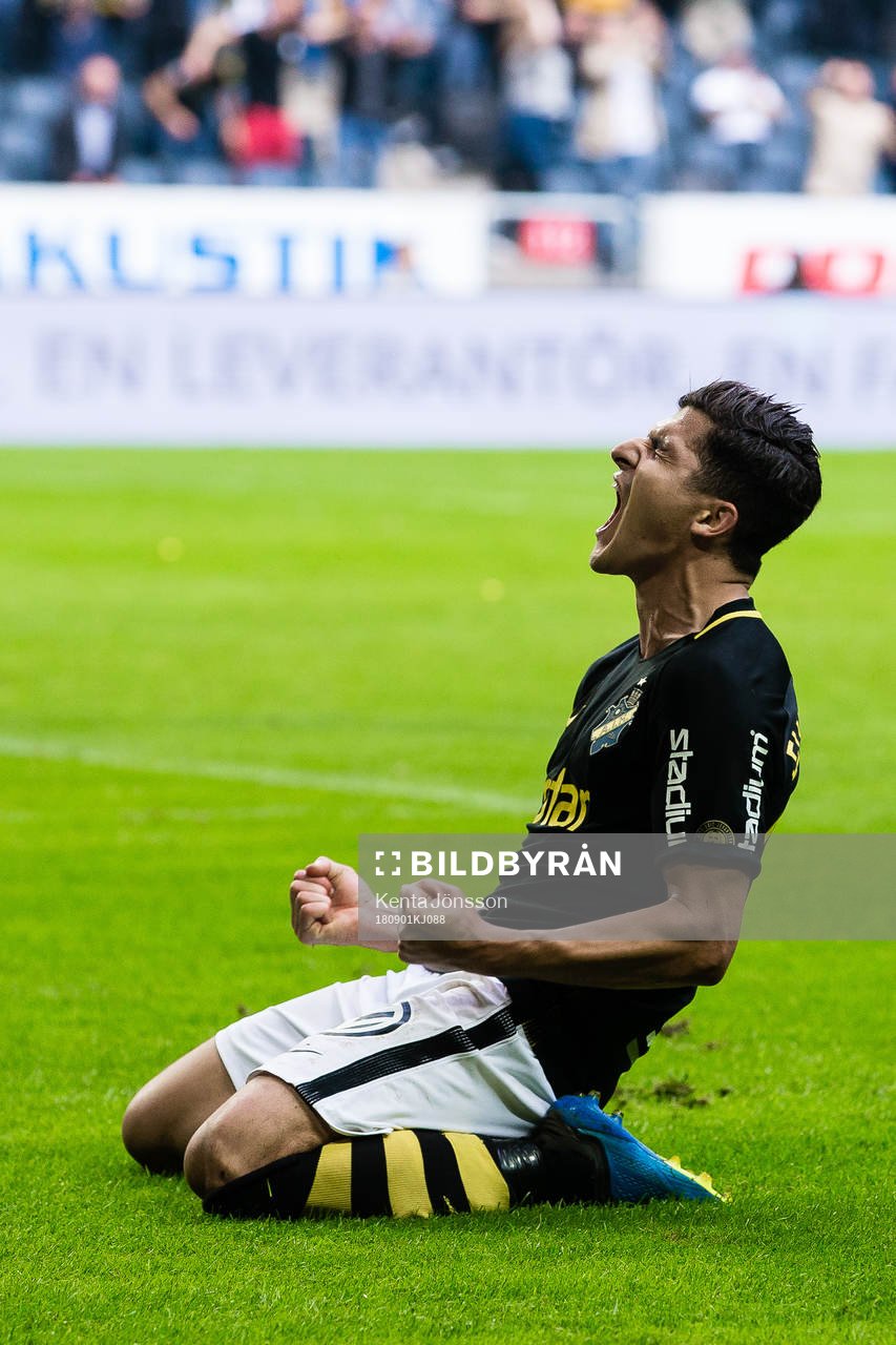 AIK:s Tarik Elyounoussi jublar efter 3-0 under fotbollsmatchen i Allsvenskan mellan AIK och Häcken den 1 September 2018 i Stockholm. 
