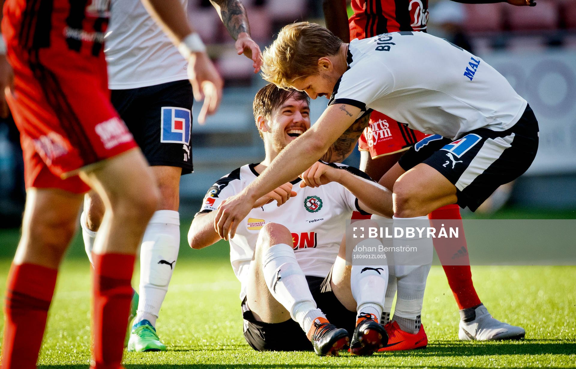 Örebros Victor Sköld gör 1-0 och jublar