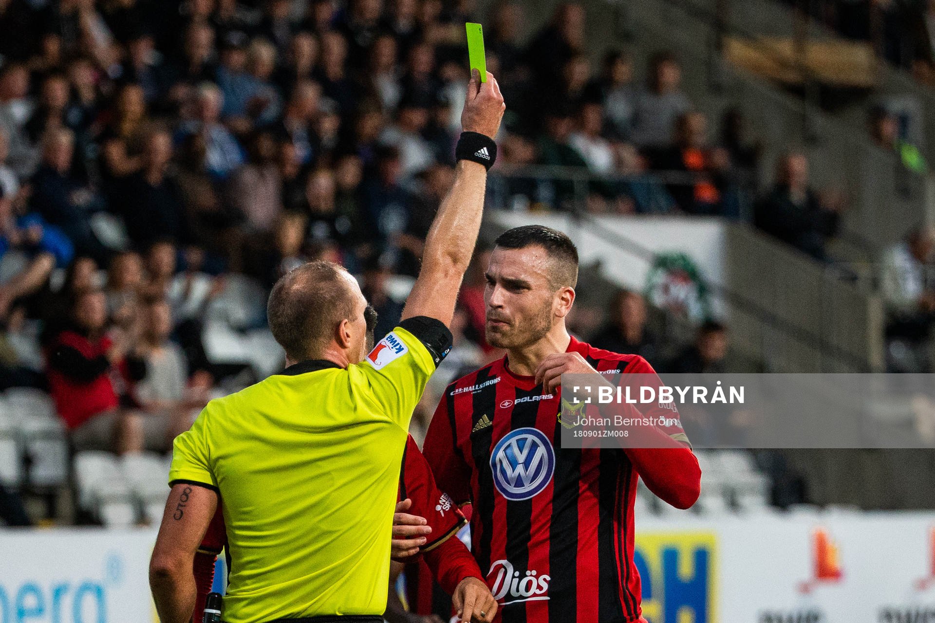 Östersunds Dino Islamovic får en varning