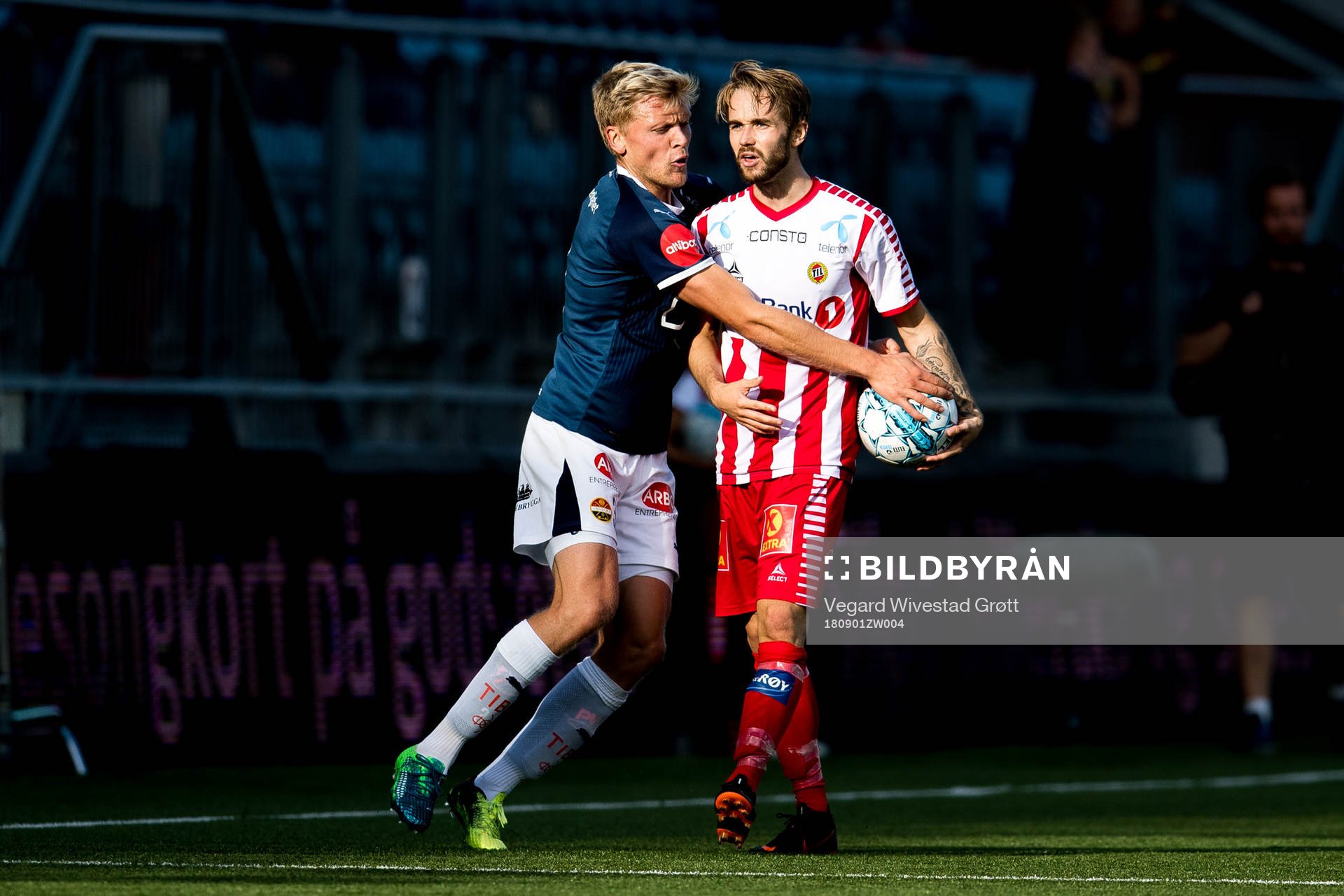 Jonathan Parr of Strømsgodset and Daniel Berntsen of