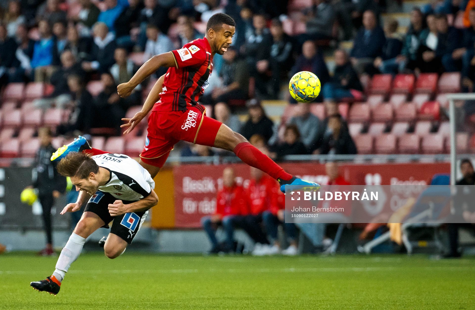 Örebros Victor Sköld och Östersunds Noah Sonko Sundberg