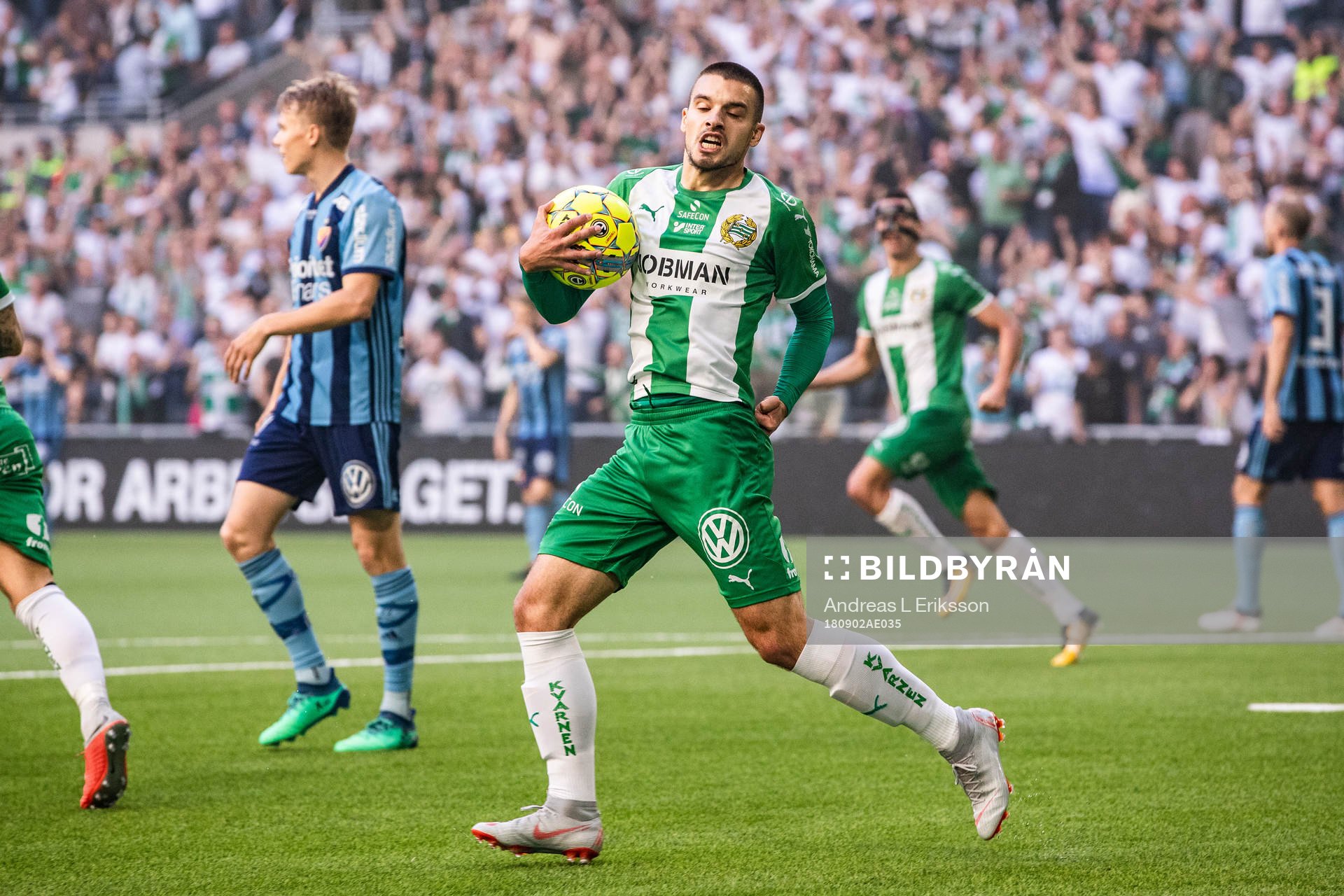 Hammarbys Vladimir Rodic jublar efter 1-2 under fotbollsmatchen i Allsvenskan mellan Hammarby och Djurgården den 2 september 2018 i Stockholm.