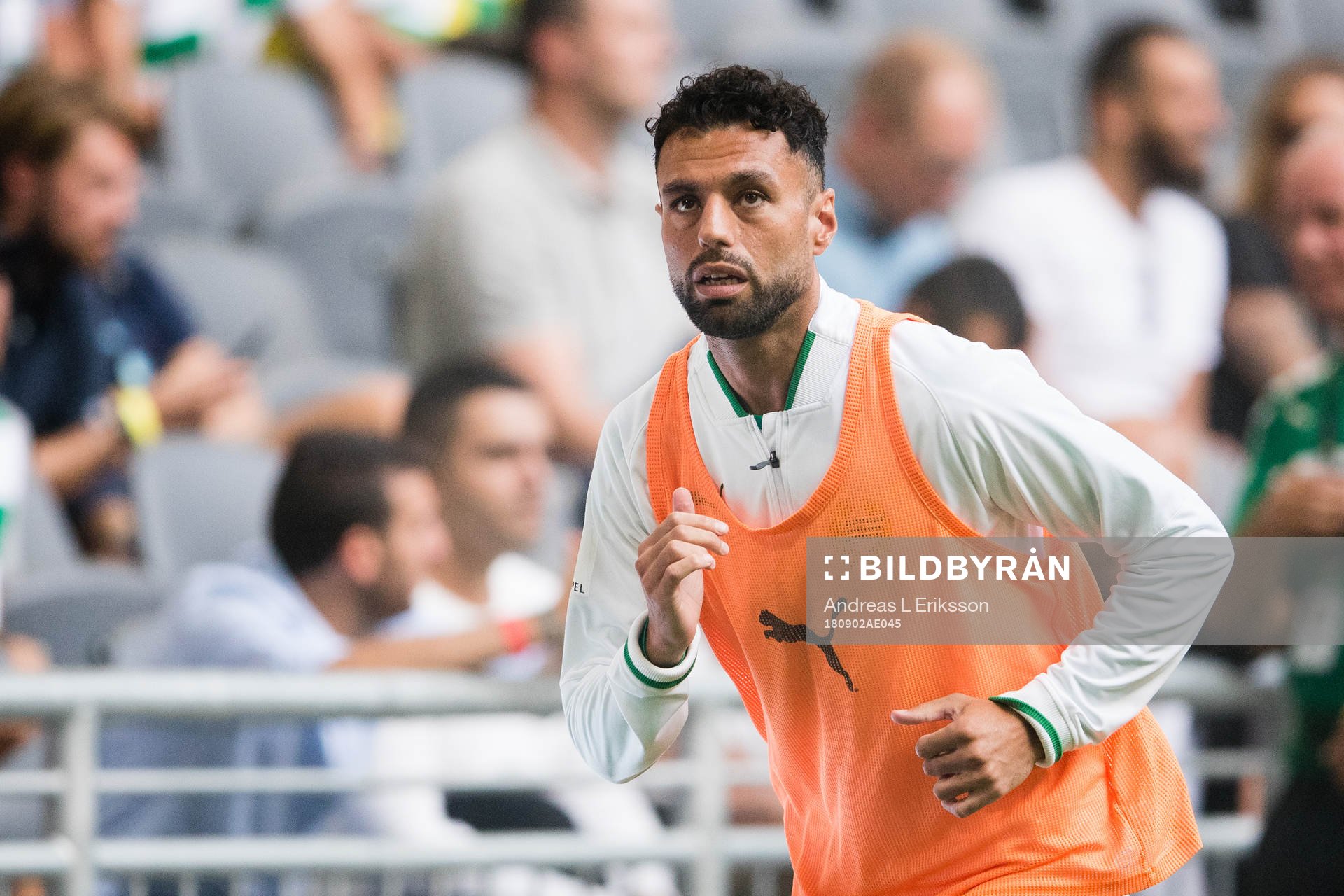 Hammarbys Imad Khalili värmer upp