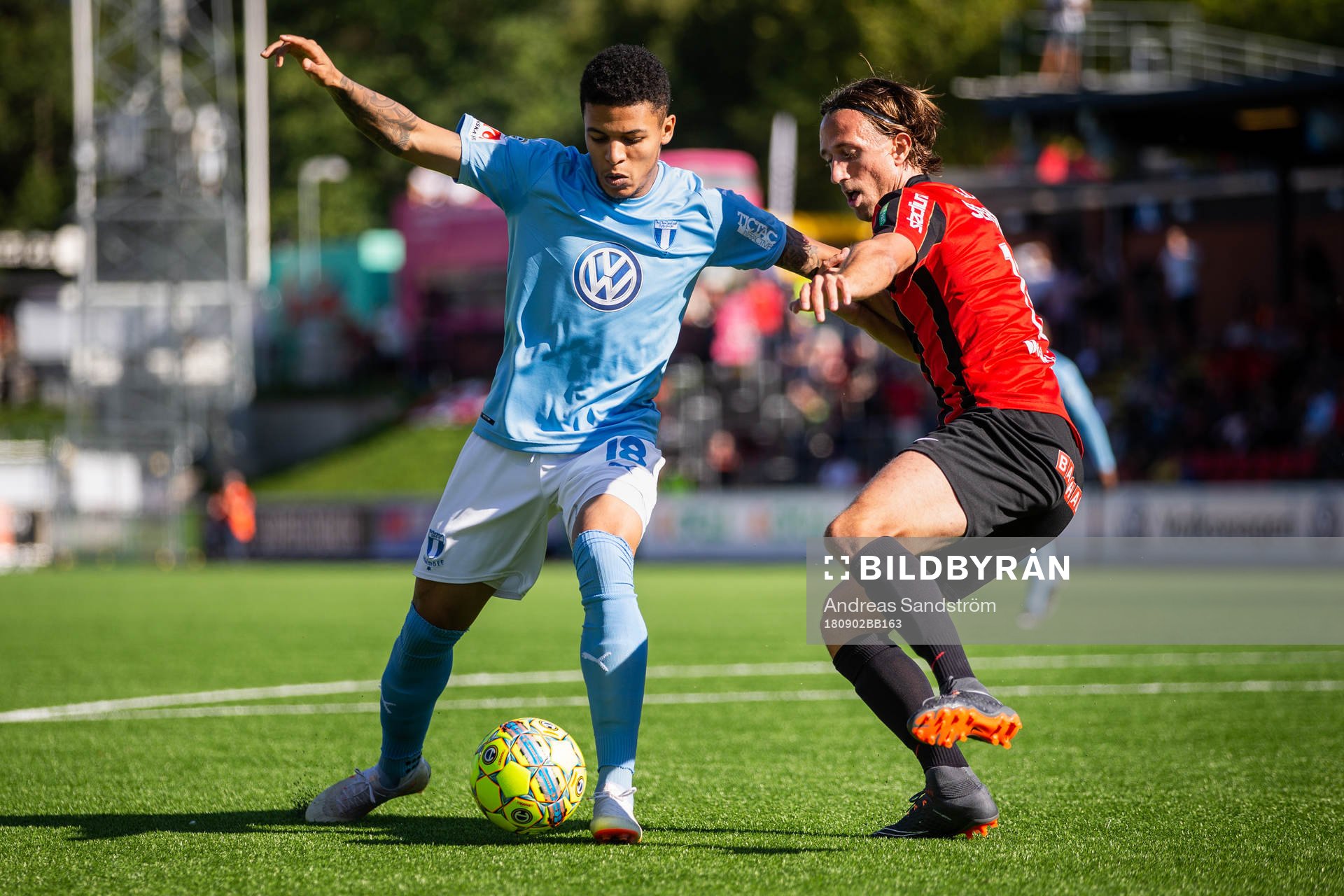 Malmö FFs Romain Gall och Brommapojkarnas Philip Hellqvist