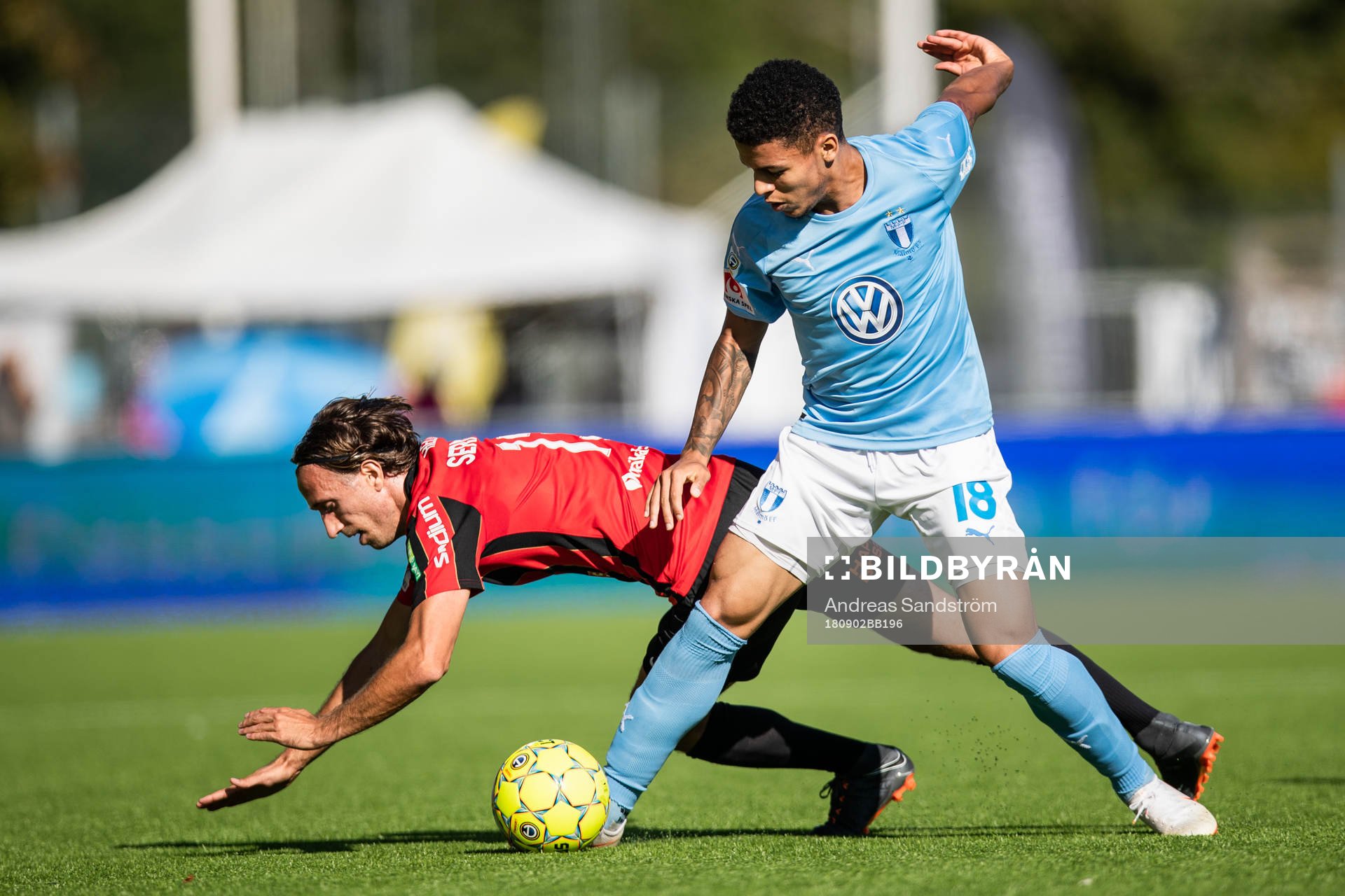 Malmö FFs Romain Gall och Brommapojkarnas Philip Hellqvist