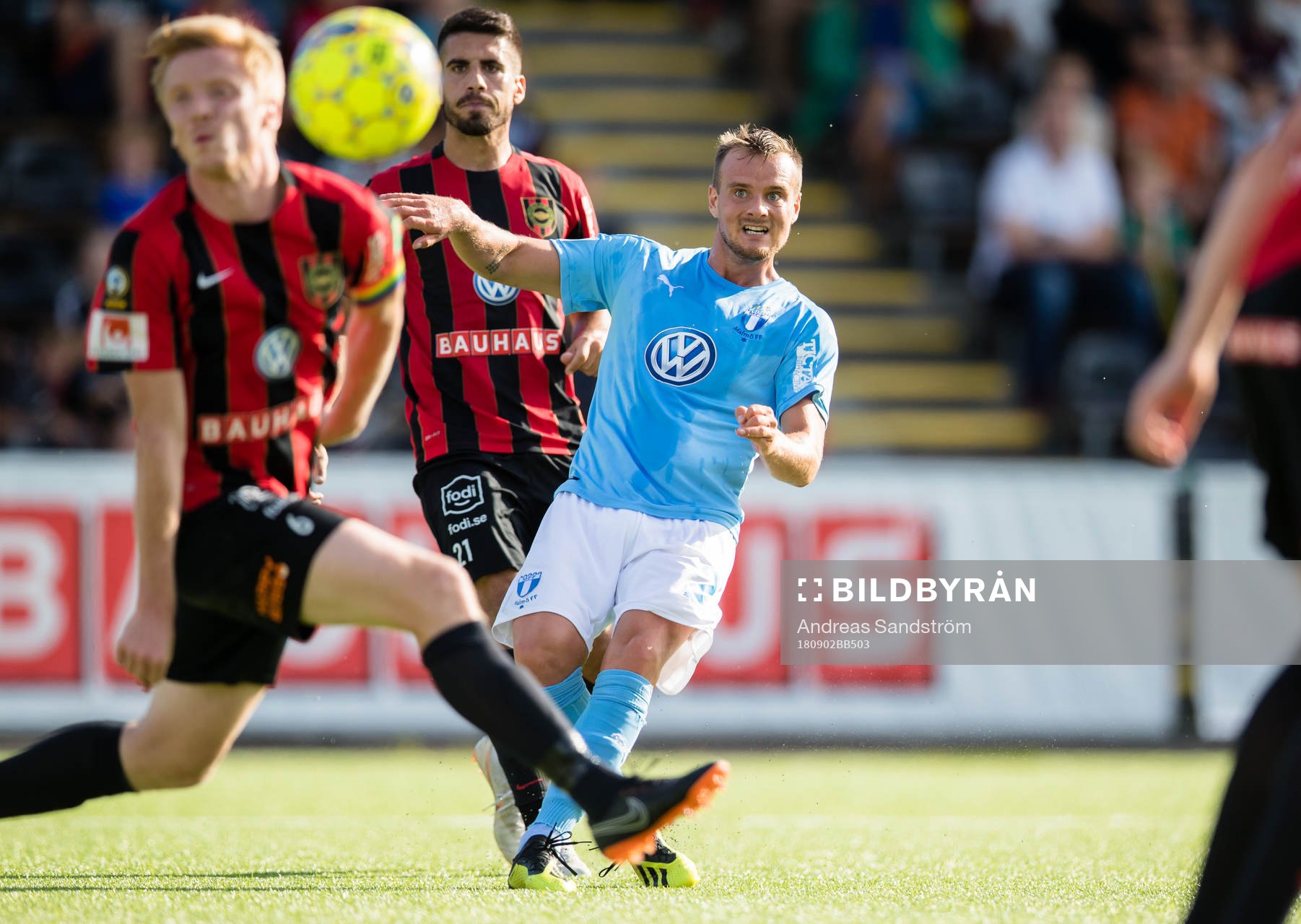 Malmö FFs Eric Larsson skjuter in 0-2
