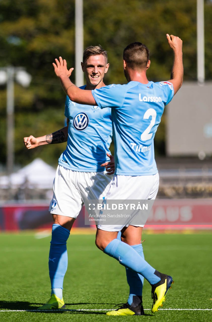 Malmö FFs Sören Rieks (v) jublar med Eric Larsson