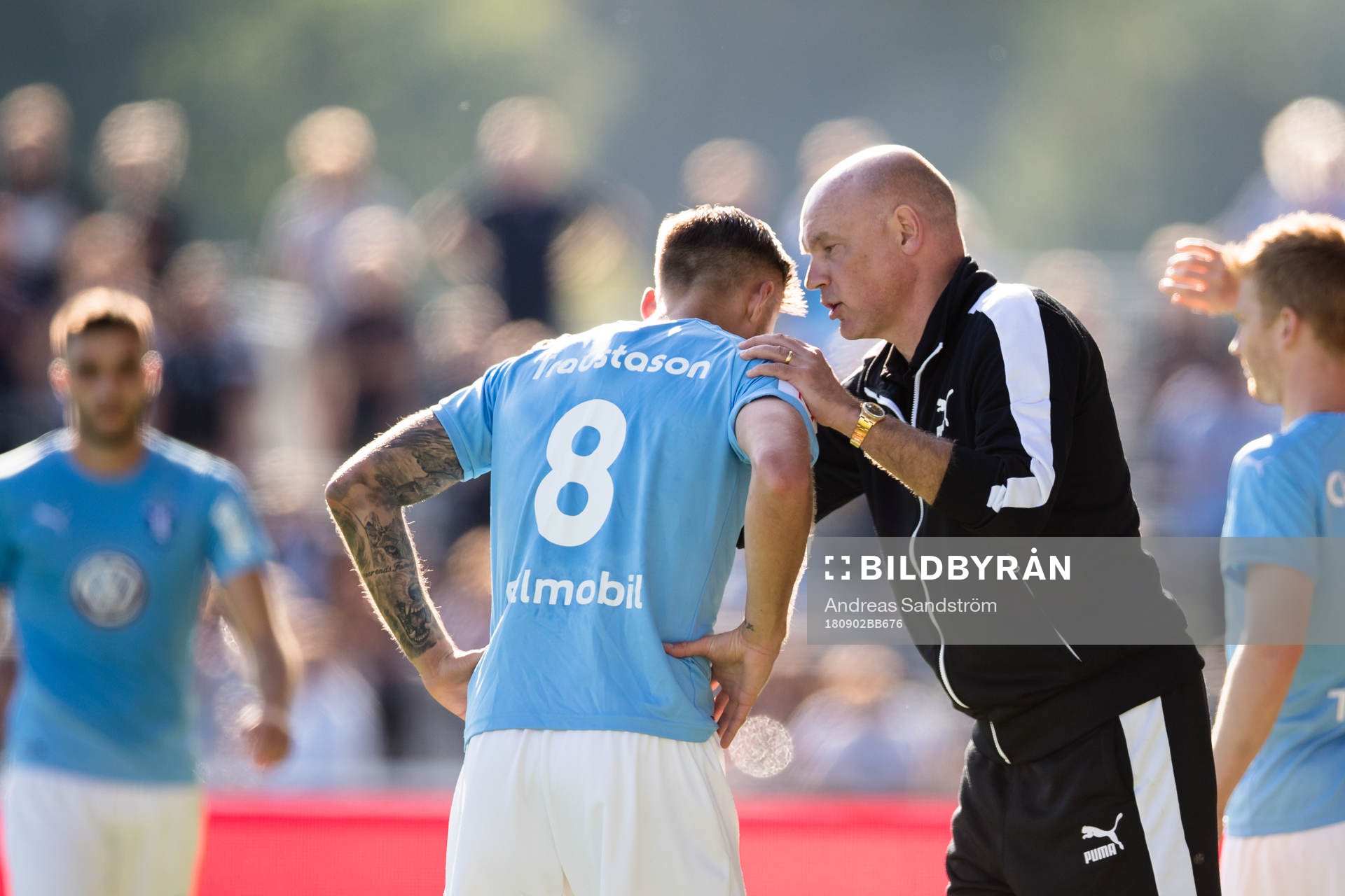 Malmö FFs tränare Uwe Rösler  ger direktiv till Arnór