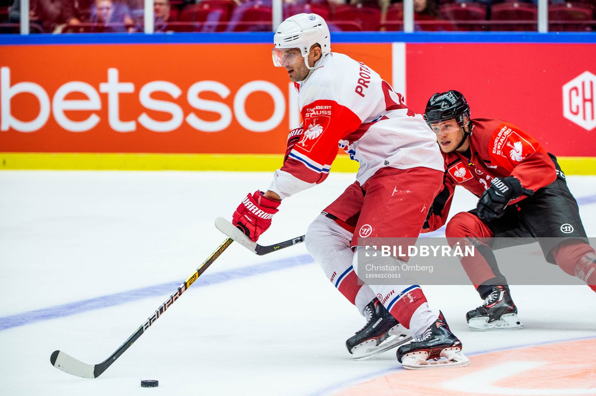 Anatoly Protasenya of Yunost Minsk and Christoffer Forsberg