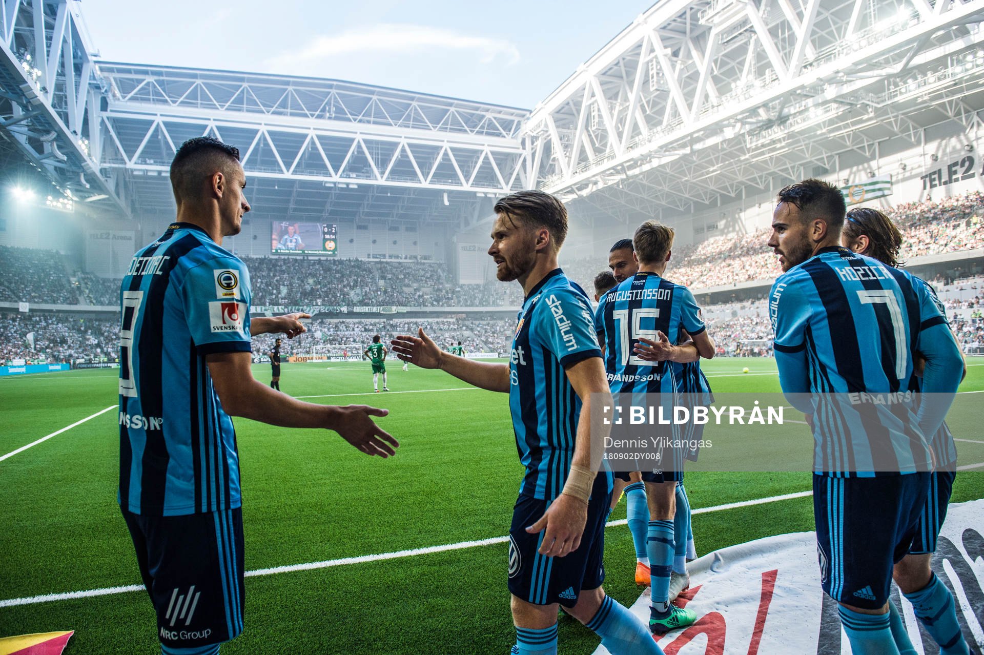Djurgårdens Haris Radetinac firar med lagkamrater
