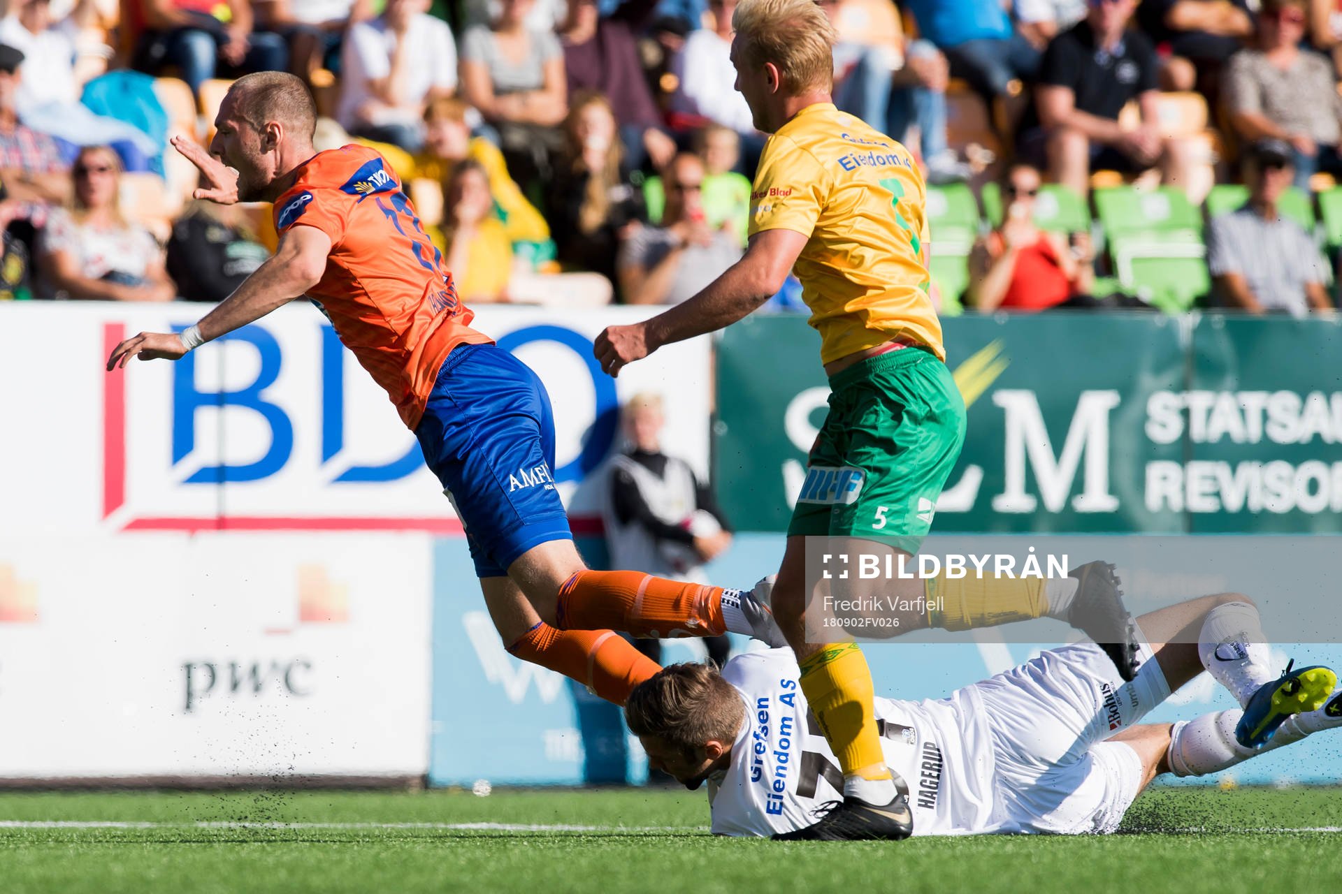 Aron Elís Thrándarson of Aalesund and Goalkeeper Stefan